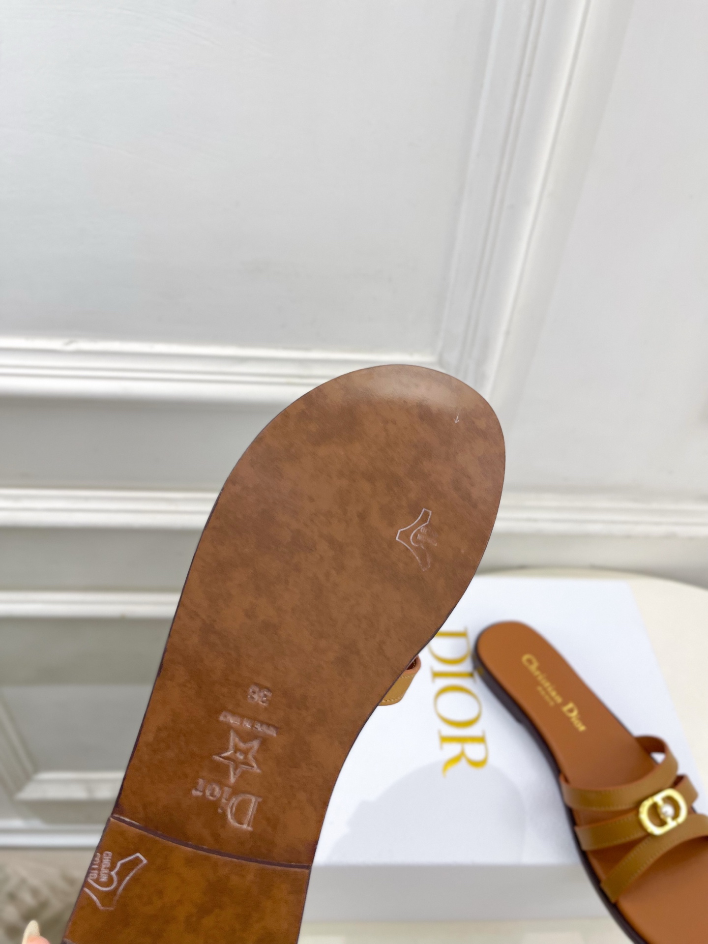 Dior | 迪奥 26𝐬𝐬 🧡💚2026春夏新品 顶级版本⚠️专柜主打新款 经典CD珍珠扣细带平底 粗