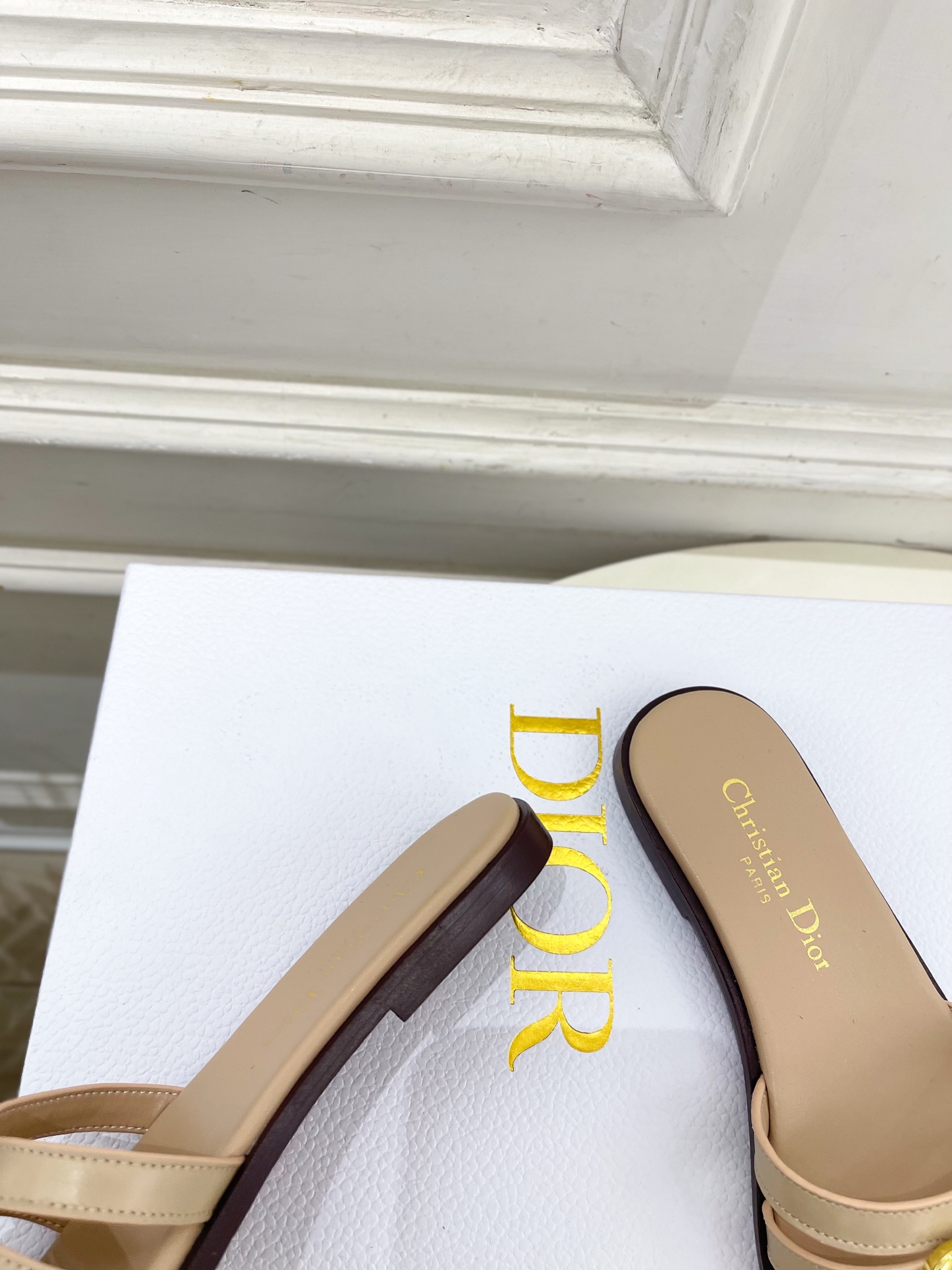 Dior | 迪奥 26𝐬𝐬 🧡💚2026春夏新品 顶级版本⚠️专柜主打新款 经典CD珍珠扣细带平底 粗