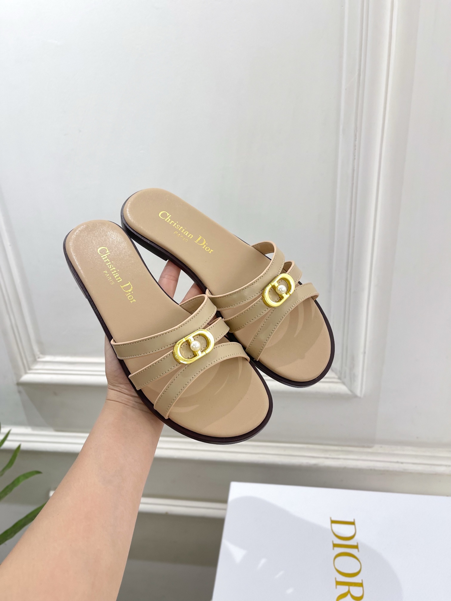 Dior | 迪奥 26𝐬𝐬 🧡💚2026春夏新品 顶级版本⚠️专柜主打新款 经典CD珍珠扣细带平底 粗