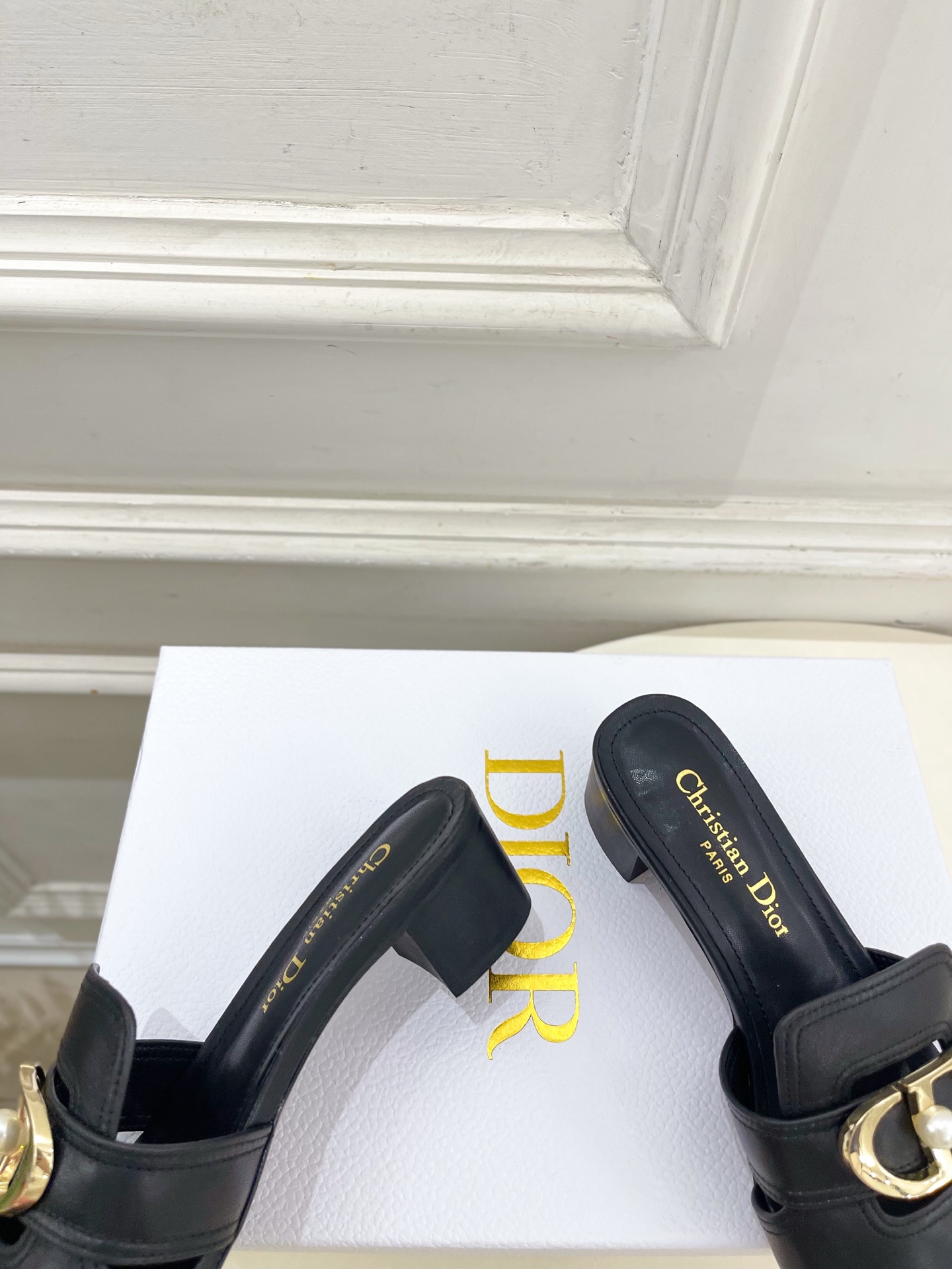Dior | 迪奥 26𝐬𝐬 🧡💚2026春夏新品 顶级版本⚠️专柜主打新款 经典CD珍珠扣平底 粗跟拖