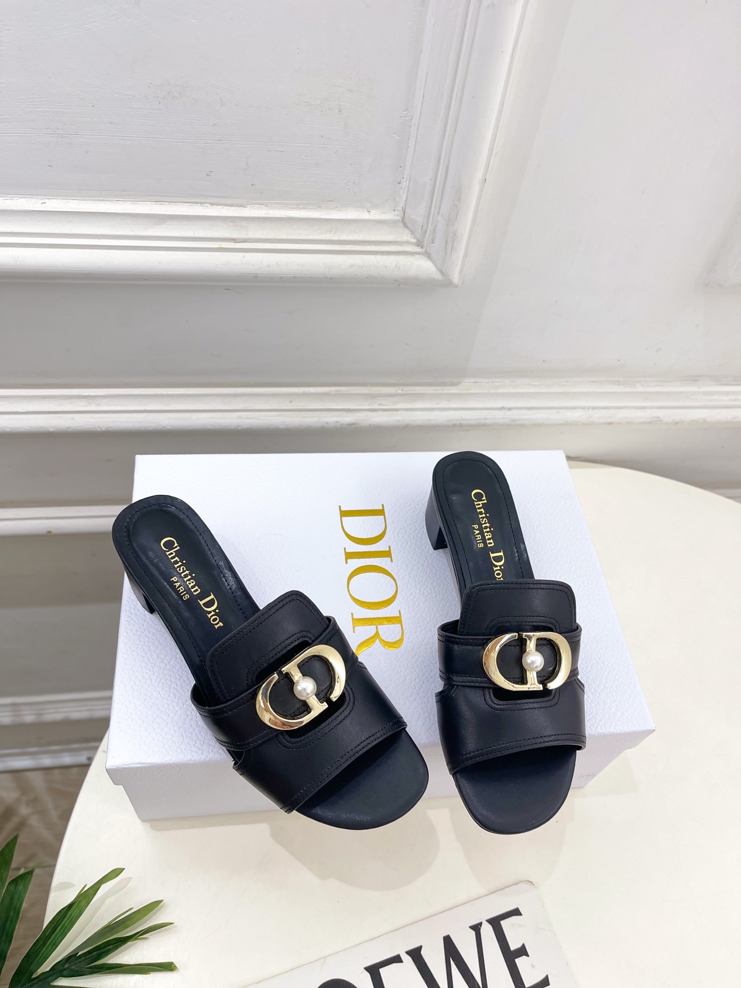 Dior | 迪奥 26𝐬𝐬 🧡💚2026春夏新品 顶级版本⚠️专柜主打新款 经典CD珍珠扣平底 粗跟拖