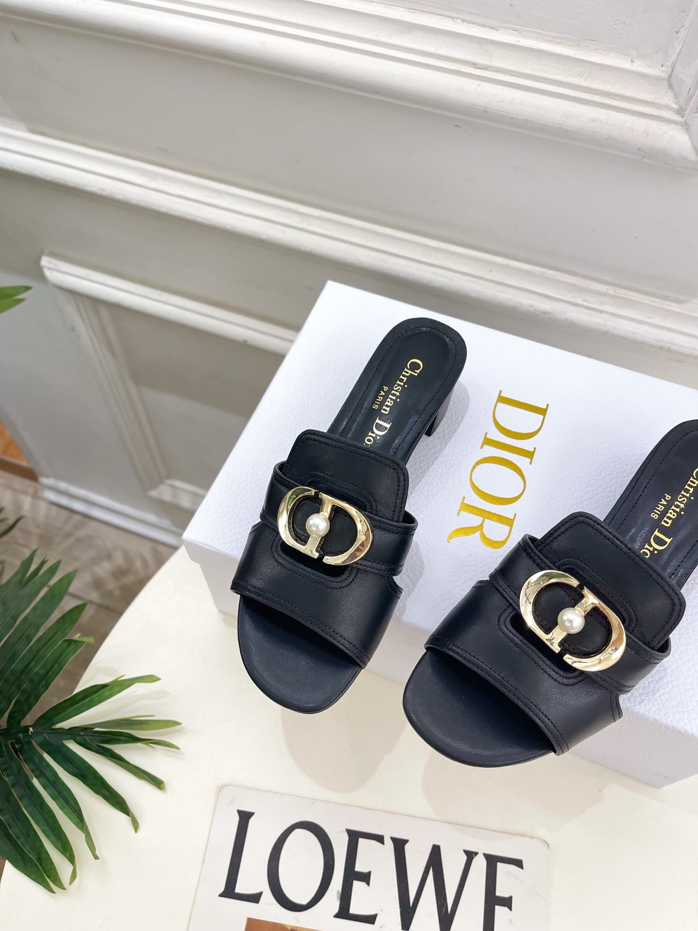 Dior | 迪奥 26𝐬𝐬 🧡💚2026春夏新品 顶级版本⚠️专柜主打新款 经典CD珍珠扣平底 粗跟拖