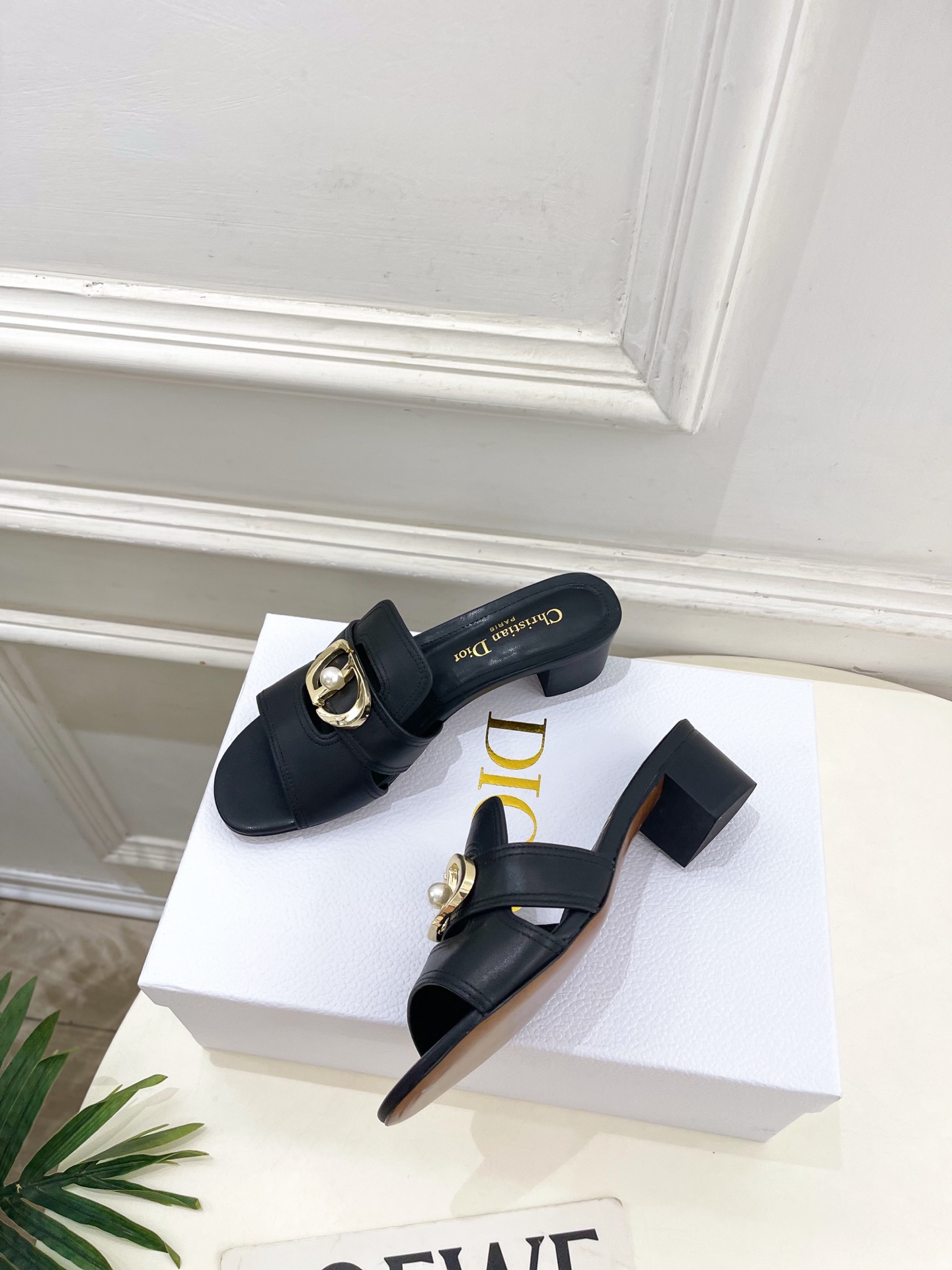 Dior | 迪奥 26𝐬𝐬 🧡💚2026春夏新品 顶级版本⚠️专柜主打新款 经典CD珍珠扣平底 粗跟拖