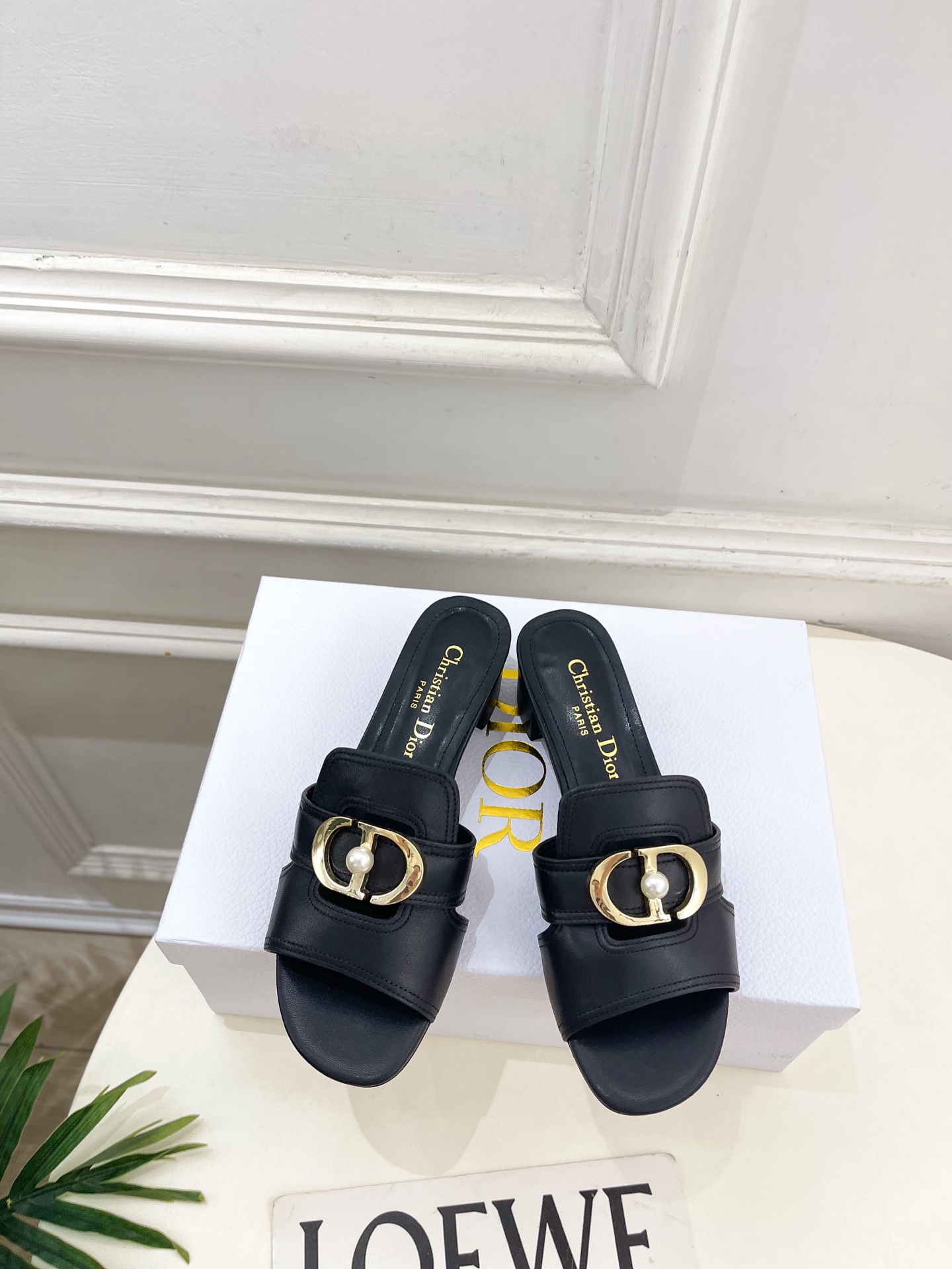 Dior | 迪奥 26𝐬𝐬 🧡💚2026春夏新品 顶级版本⚠️专柜主打新款 经典CD珍珠扣平底 粗跟拖