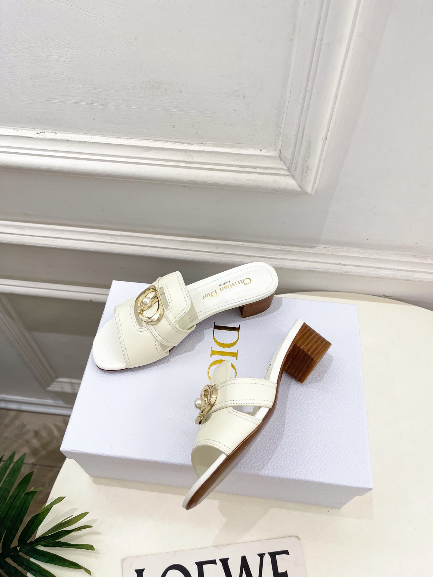 Dior | 迪奥 26𝐬𝐬 🧡💚2026春夏新品 顶级版本⚠️专柜主打新款 经典CD珍珠扣平底 粗跟拖