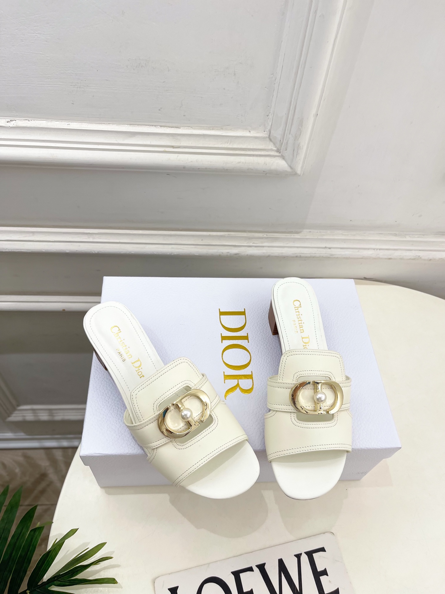 Dior | 迪奥 26𝐬𝐬 🧡💚2026春夏新品 顶级版本⚠️专柜主打新款 经典CD珍珠扣平底 粗跟拖