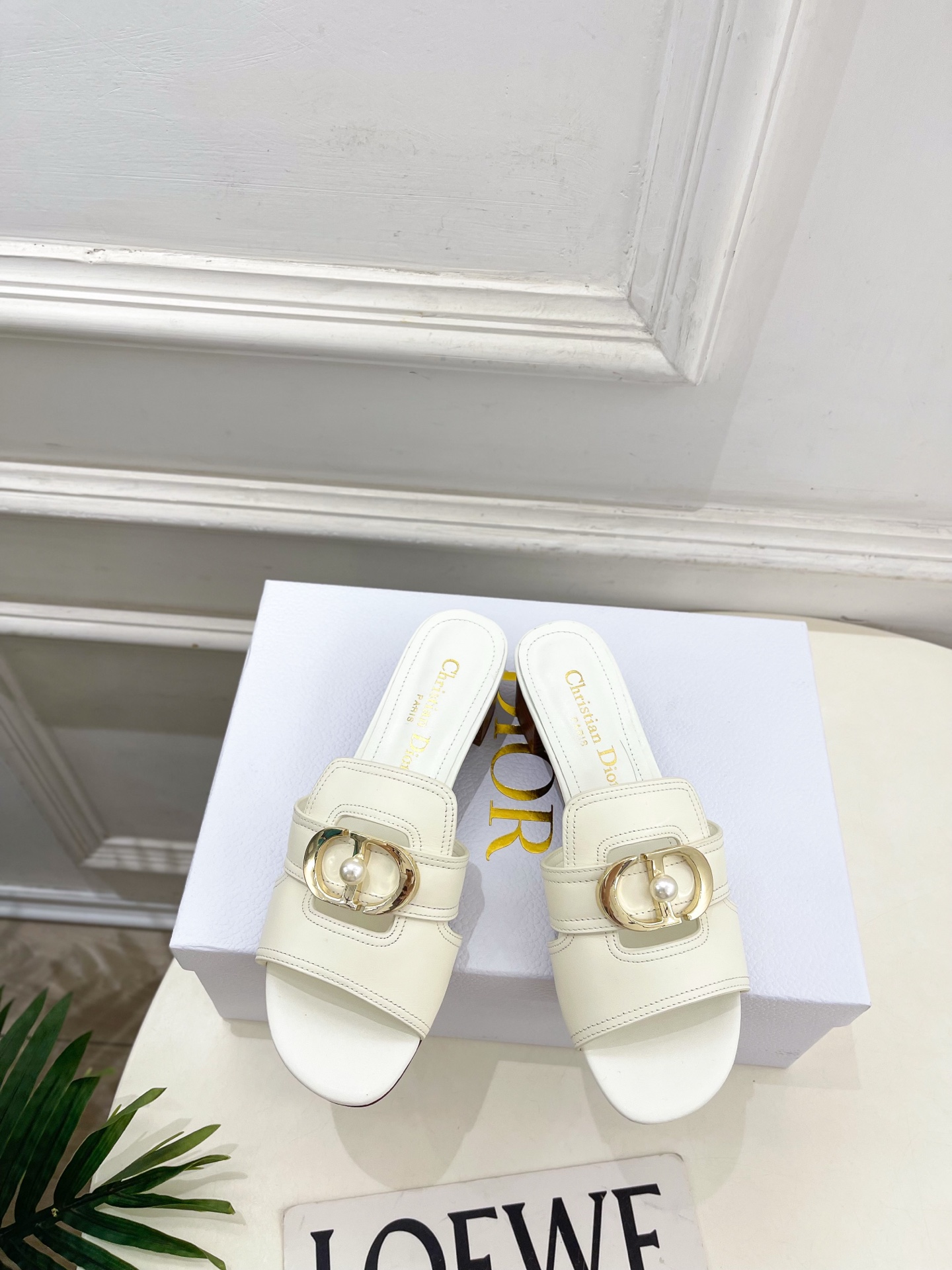 Dior | 迪奥 26𝐬𝐬 🧡💚2026春夏新品 顶级版本⚠️专柜主打新款 经典CD珍珠扣平底 粗跟拖