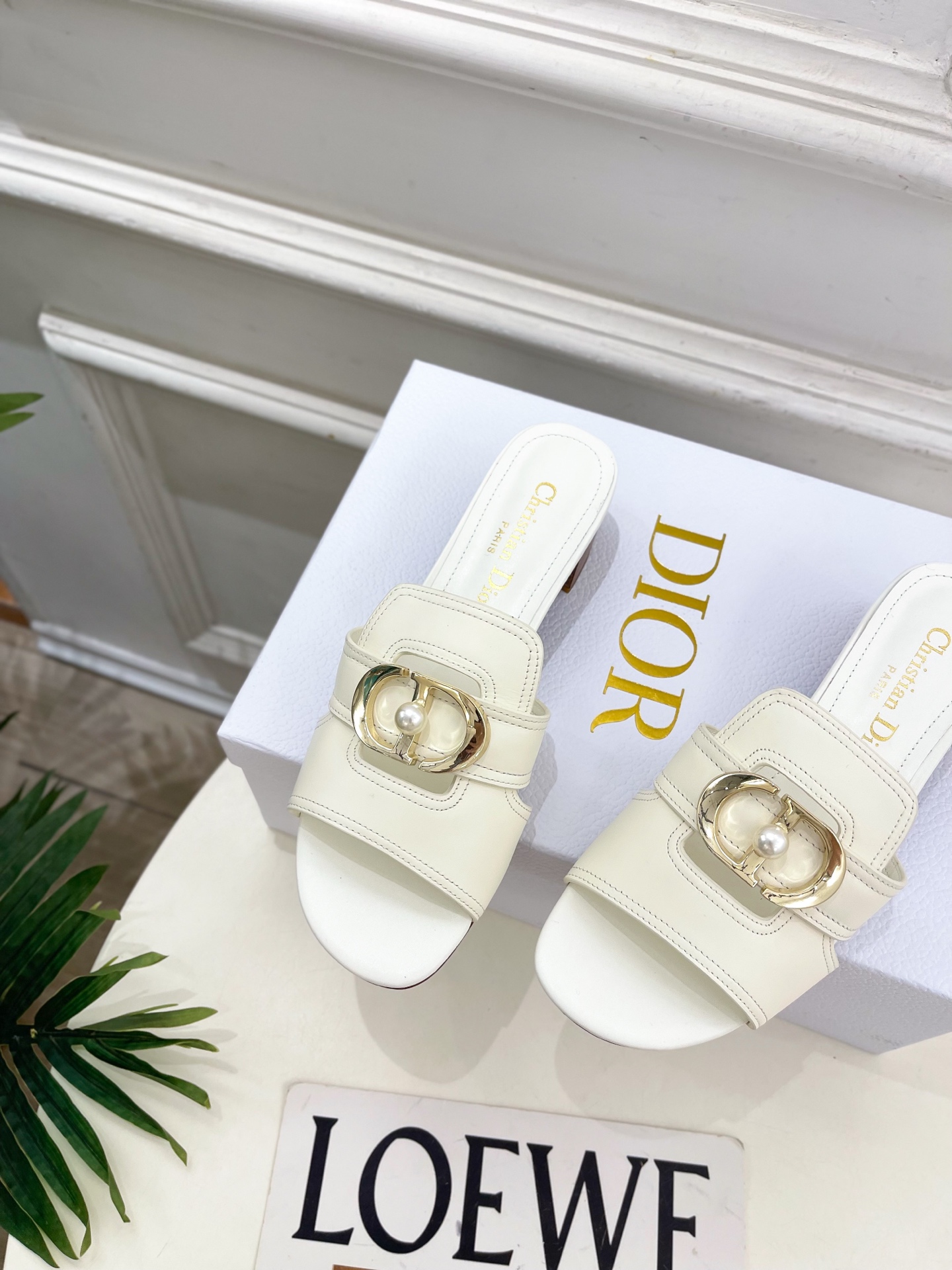 Dior | 迪奥 26𝐬𝐬 🧡💚2026春夏新品 顶级版本⚠️专柜主打新款 经典CD珍珠扣平底 粗跟拖