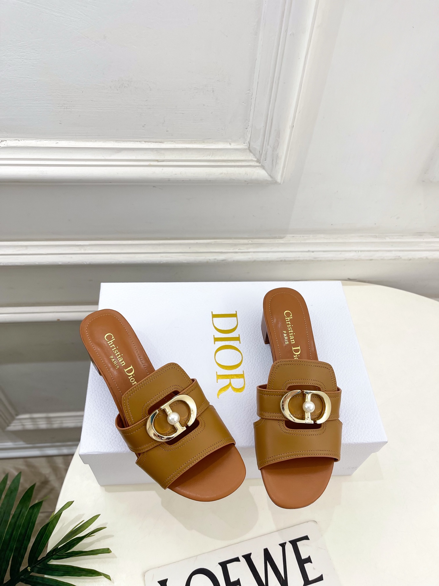 Dior | 迪奥 26𝐬𝐬 🧡💚2026春夏新品 顶级版本⚠️专柜主打新款 经典CD珍珠扣平底 粗跟拖