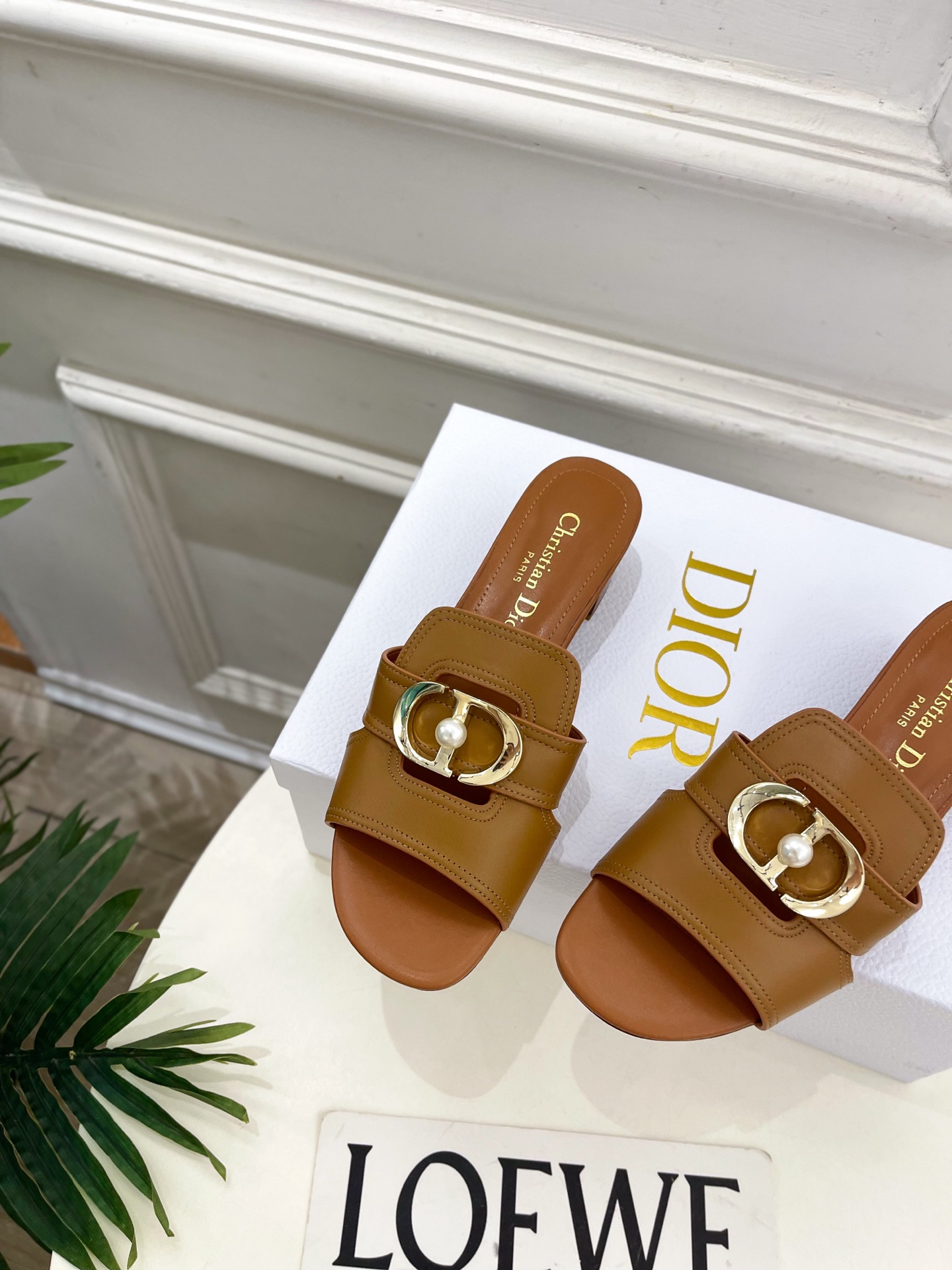 Dior | 迪奥 26𝐬𝐬 🧡💚2026春夏新品 顶级版本⚠️专柜主打新款 经典CD珍珠扣平底 粗跟拖