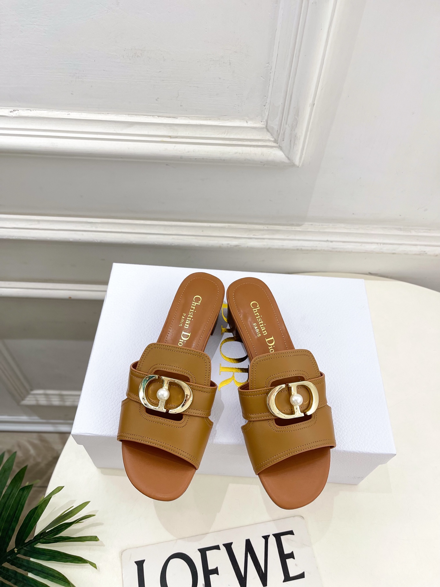 Dior | 迪奥 26𝐬𝐬 🧡💚2026春夏新品 顶级版本⚠️专柜主打新款 经典CD珍珠扣平底 粗跟拖