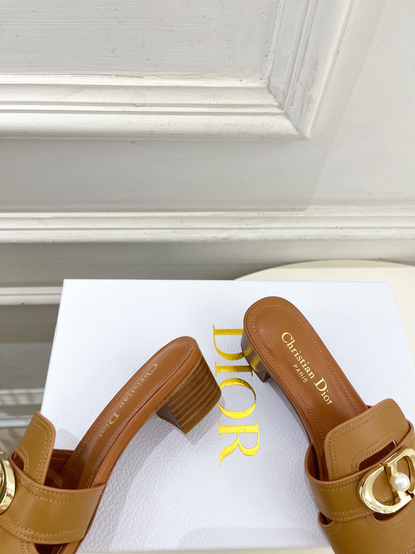 Dior | 迪奥 26𝐬𝐬 🧡💚2026春夏新品 顶级版本⚠️专柜主打新款 经典CD珍珠扣平底 粗跟拖