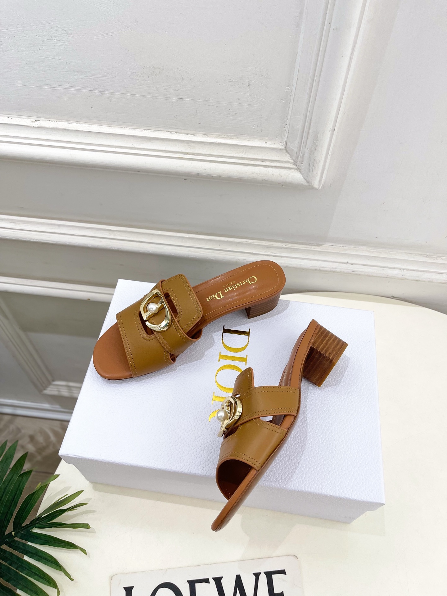 Dior | 迪奥 26𝐬𝐬 🧡💚2026春夏新品 顶级版本⚠️专柜主打新款 经典CD珍珠扣平底 粗跟拖