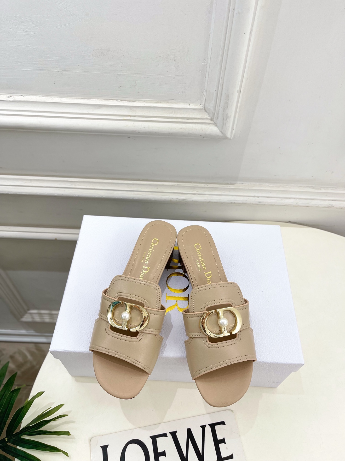 Dior | 迪奥 26𝐬𝐬 🧡💚2026春夏新品 顶级版本⚠️专柜主打新款 经典CD珍珠扣平底 粗跟拖