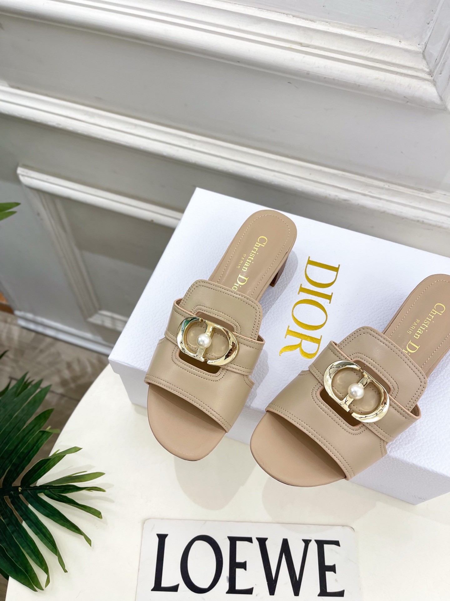 Dior | 迪奥 26𝐬𝐬 🧡💚2026春夏新品 顶级版本⚠️专柜主打新款 经典CD珍珠扣平底 粗跟拖