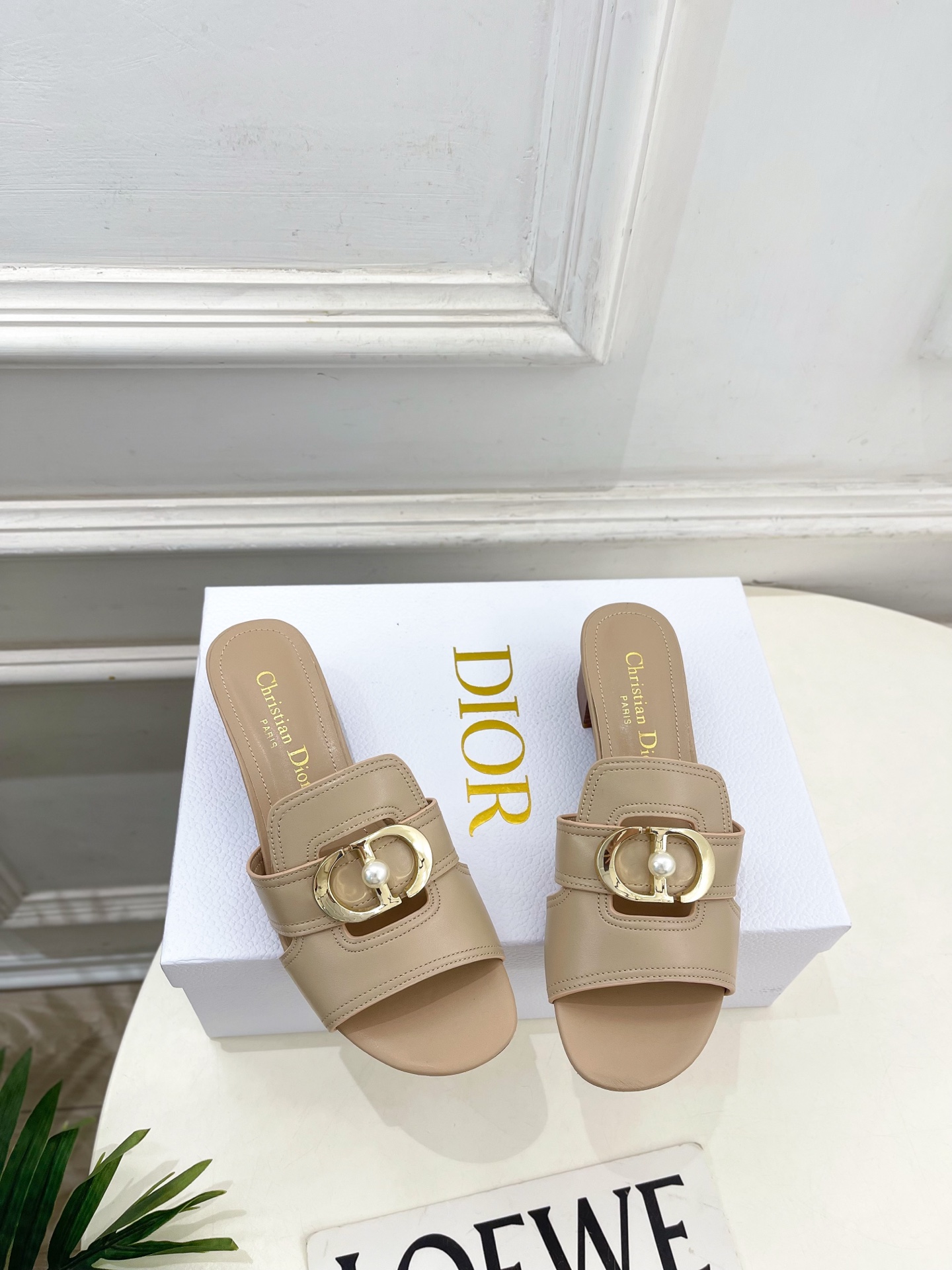 Dior | 迪奥 26𝐬𝐬 🧡💚2026春夏新品 顶级版本⚠️专柜主打新款 经典CD珍珠扣平底 粗跟拖