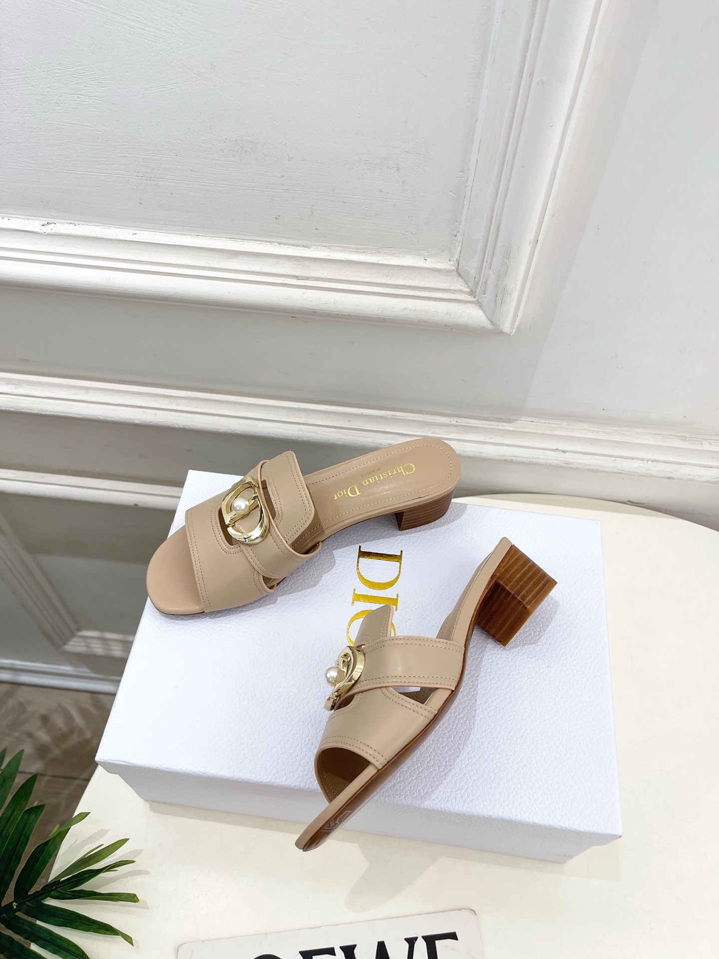 Dior | 迪奥 26𝐬𝐬 🧡💚2026春夏新品 顶级版本⚠️专柜主打新款 经典CD珍珠扣平底 粗跟拖
