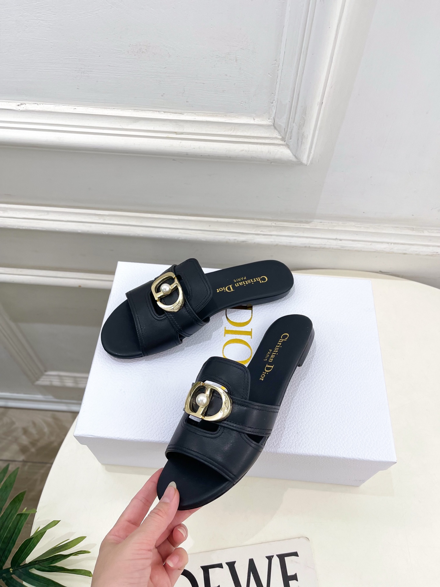 Dior | 迪奥 26𝐬𝐬 🧡💚2026春夏新品 顶级版本⚠️专柜主打新款 经典CD珍珠扣平底 粗跟拖
