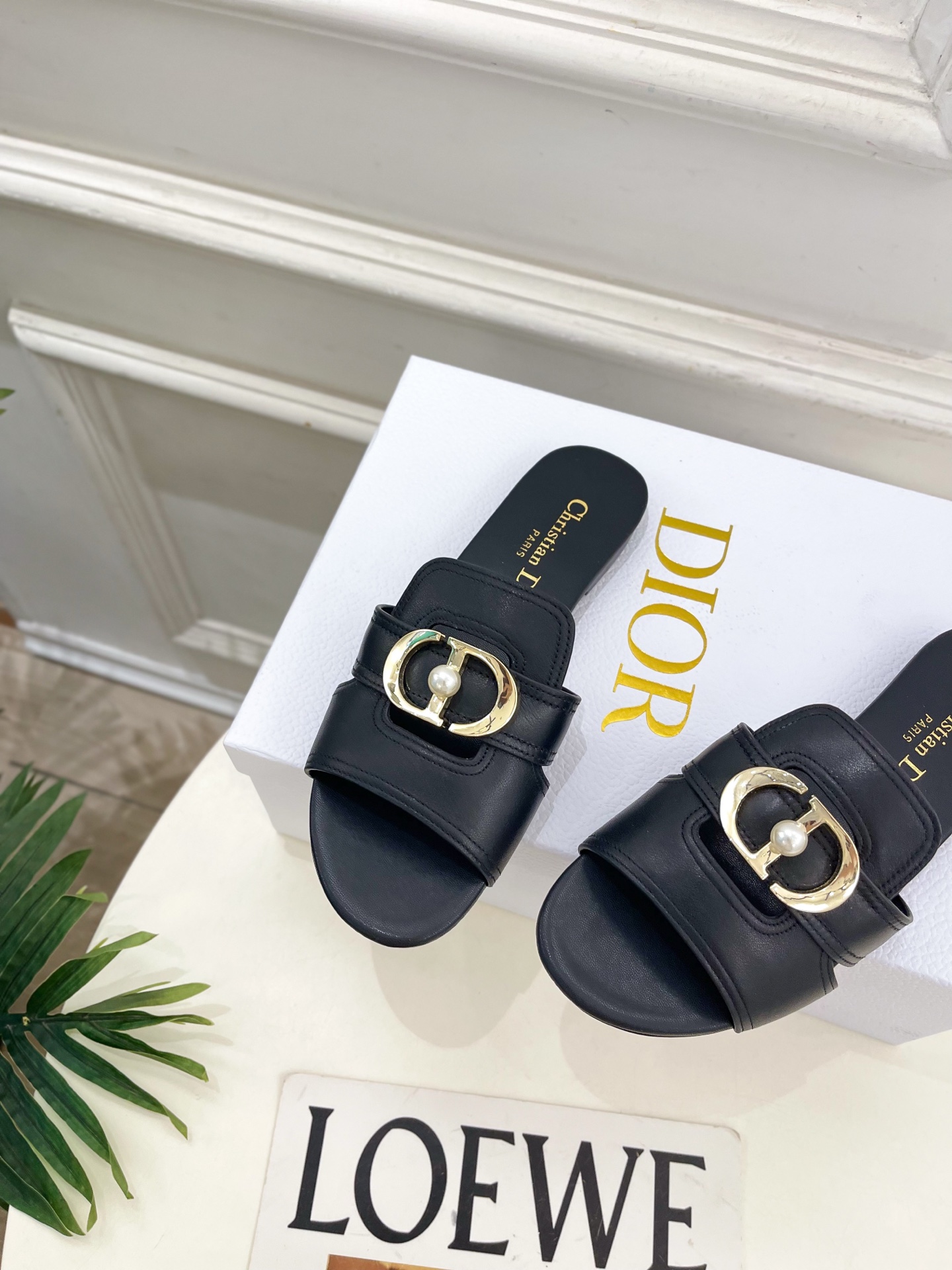 Dior | 迪奥 26𝐬𝐬 🧡💚2026春夏新品 顶级版本⚠️专柜主打新款 经典CD珍珠扣平底 粗跟拖