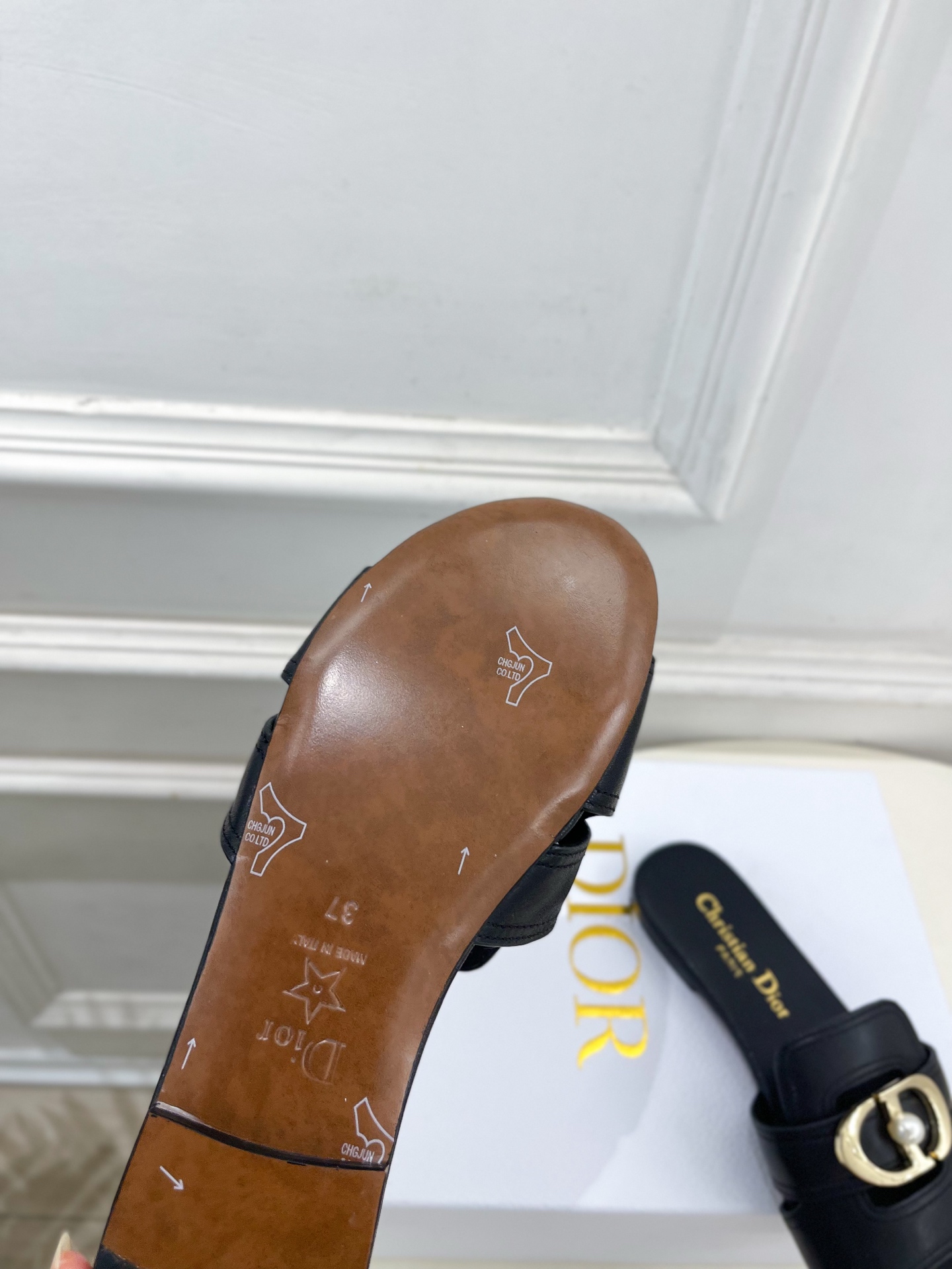 Dior | 迪奥 26𝐬𝐬 🧡💚2026春夏新品 顶级版本⚠️专柜主打新款 经典CD珍珠扣平底 粗跟拖