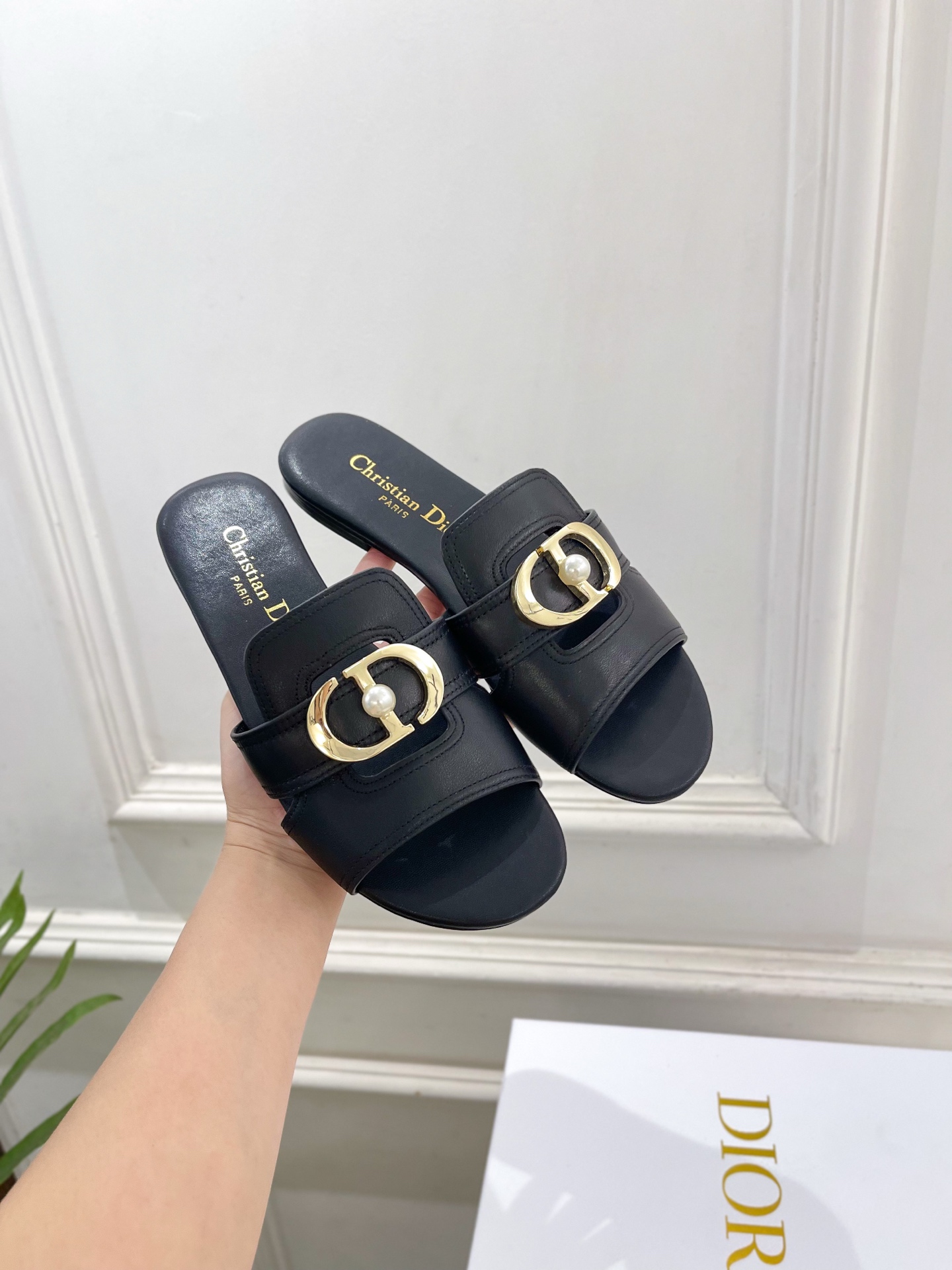Dior | 迪奥 26𝐬𝐬 🧡💚2026春夏新品 顶级版本⚠️专柜主打新款 经典CD珍珠扣平底 粗跟拖