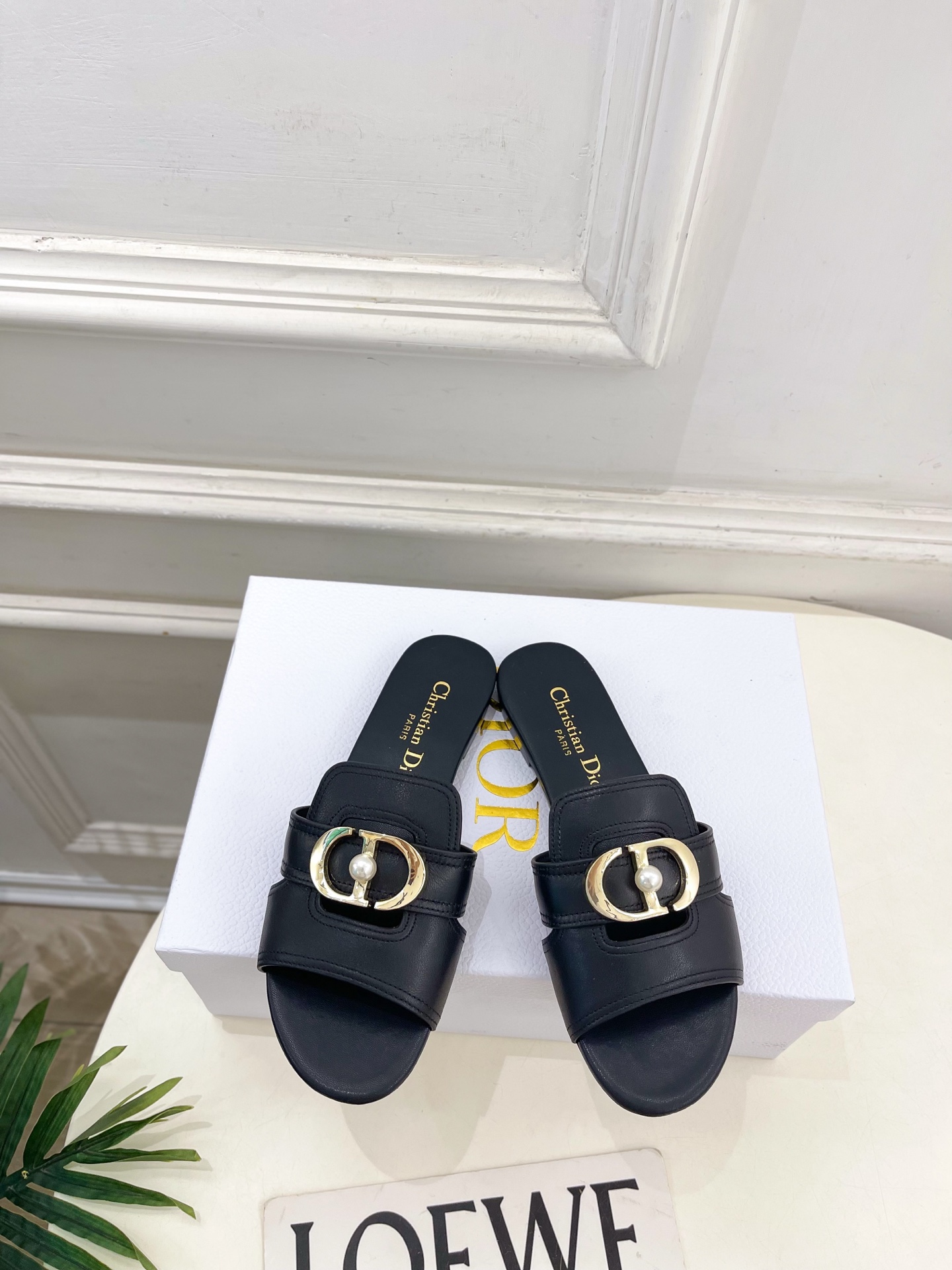 Dior | 迪奥 26𝐬𝐬 🧡💚2026春夏新品 顶级版本⚠️专柜主打新款 经典CD珍珠扣平底 粗跟拖