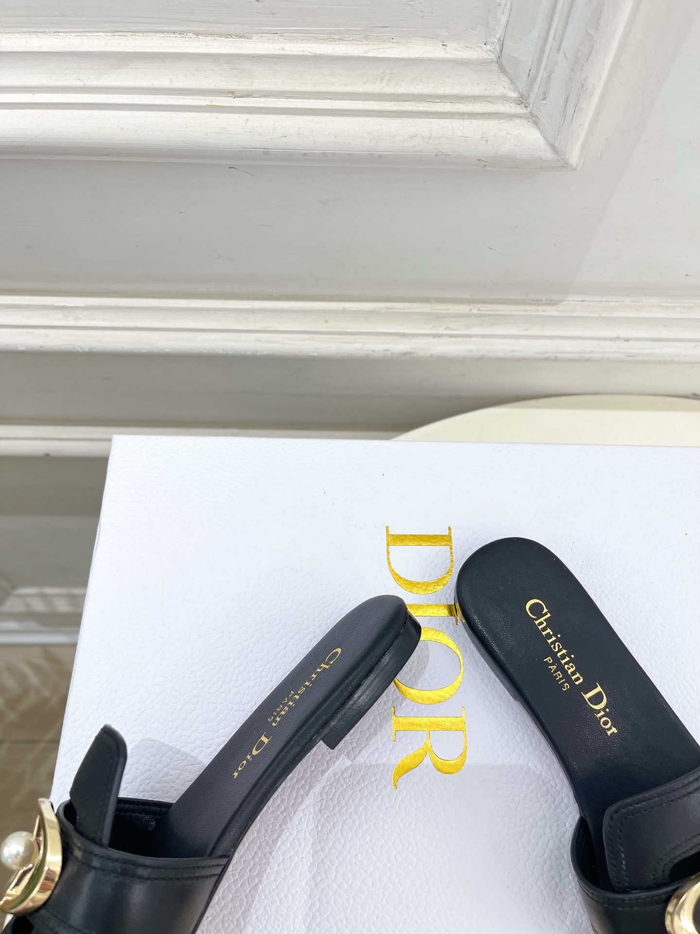 Dior | 迪奥 26𝐬𝐬 🧡💚2026春夏新品 顶级版本⚠️专柜主打新款 经典CD珍珠扣平底 粗跟拖