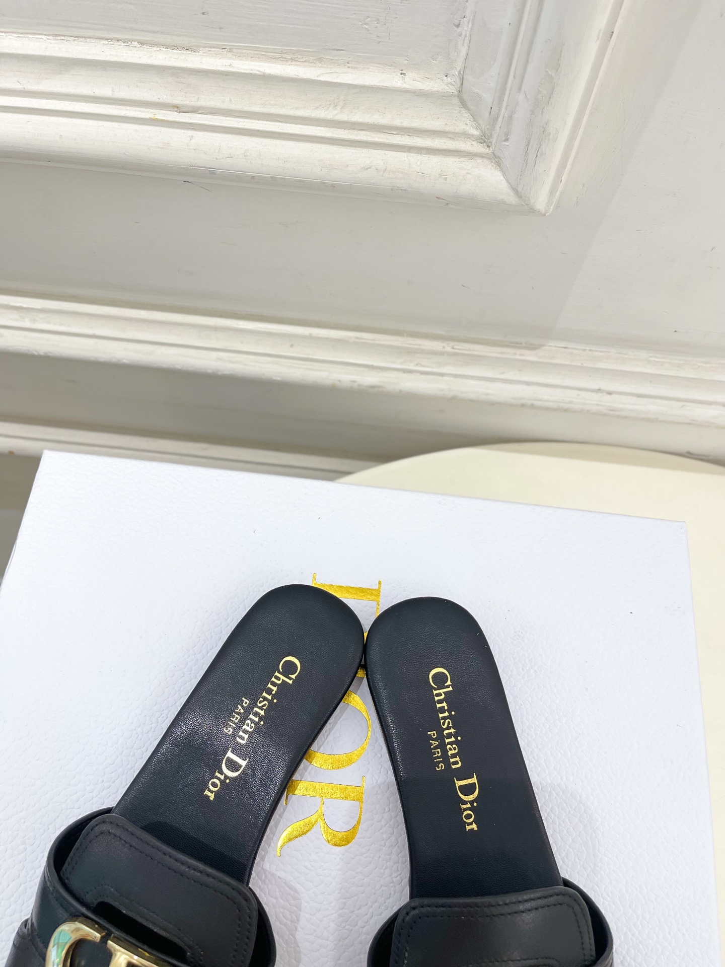 Dior | 迪奥 26𝐬𝐬 🧡💚2026春夏新品 顶级版本⚠️专柜主打新款 经典CD珍珠扣平底 粗跟拖