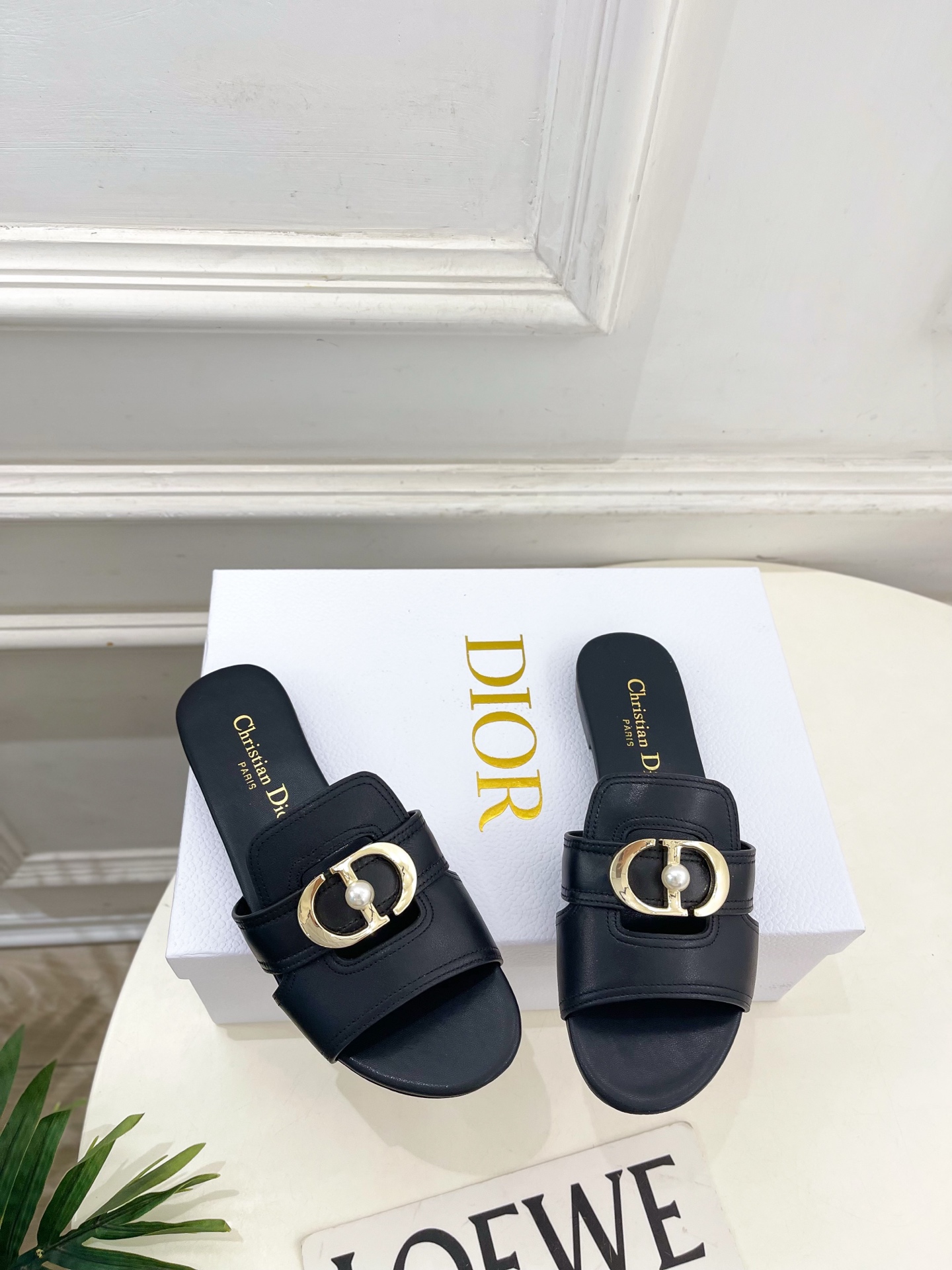 Dior | 迪奥 26𝐬𝐬 🧡💚2026春夏新品 顶级版本⚠️专柜主打新款 经典CD珍珠扣平底 粗跟拖