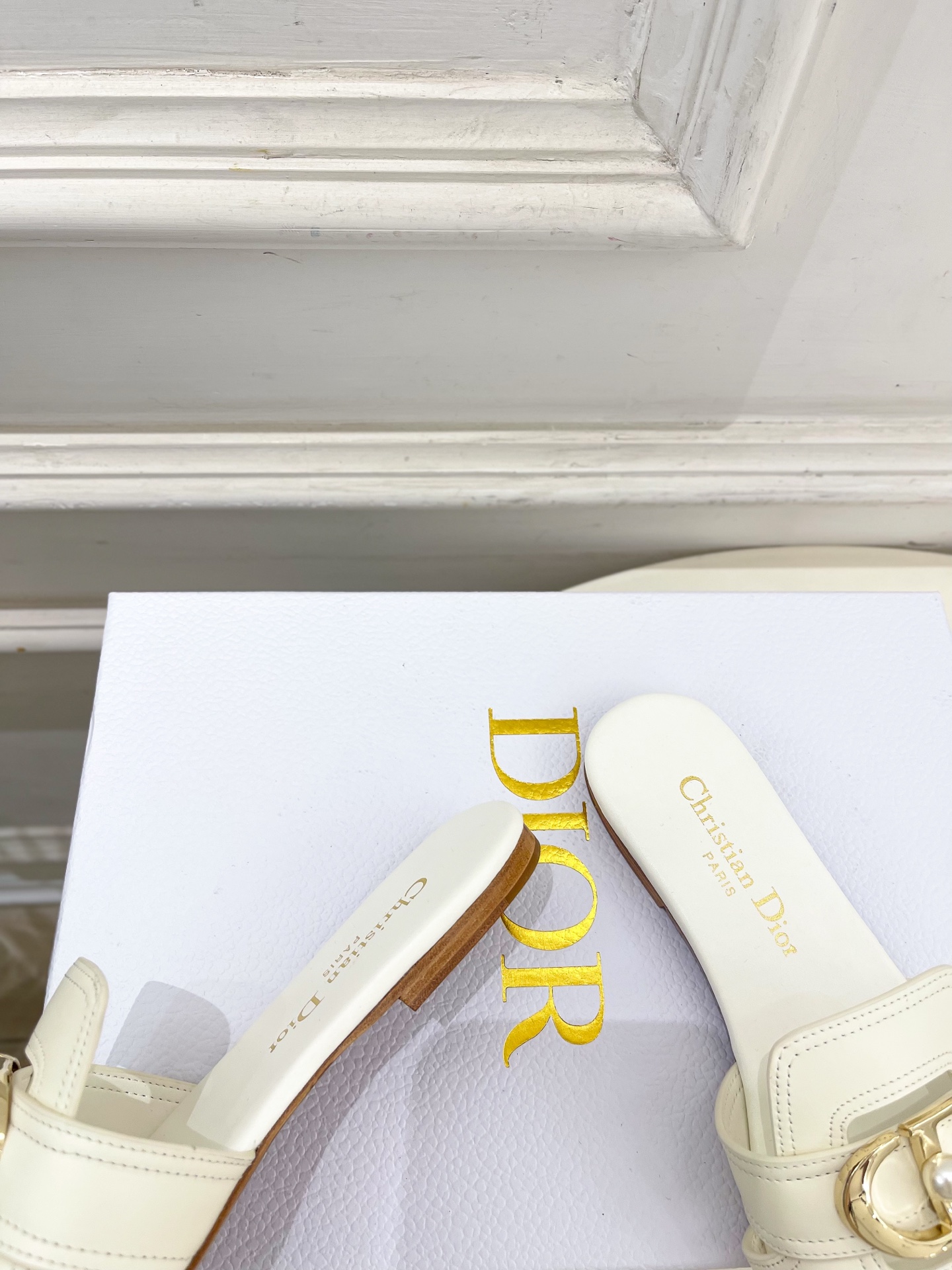 Dior | 迪奥 26𝐬𝐬 🧡💚2026春夏新品 顶级版本⚠️专柜主打新款 经典CD珍珠扣平底 粗跟拖
