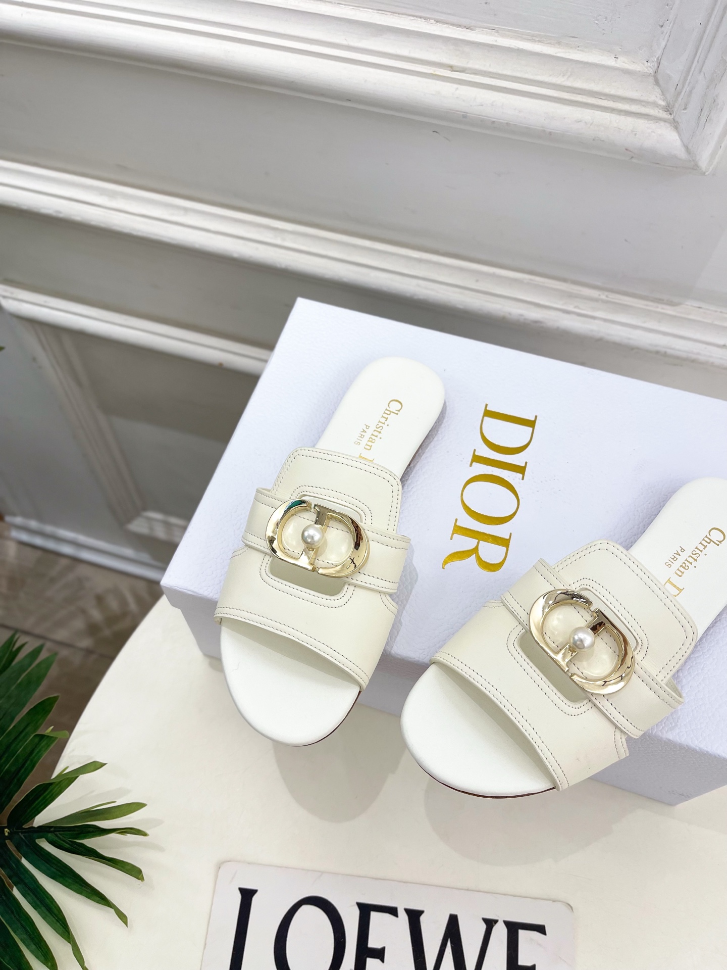 Dior | 迪奥 26𝐬𝐬 🧡💚2026春夏新品 顶级版本⚠️专柜主打新款 经典CD珍珠扣平底 粗跟拖