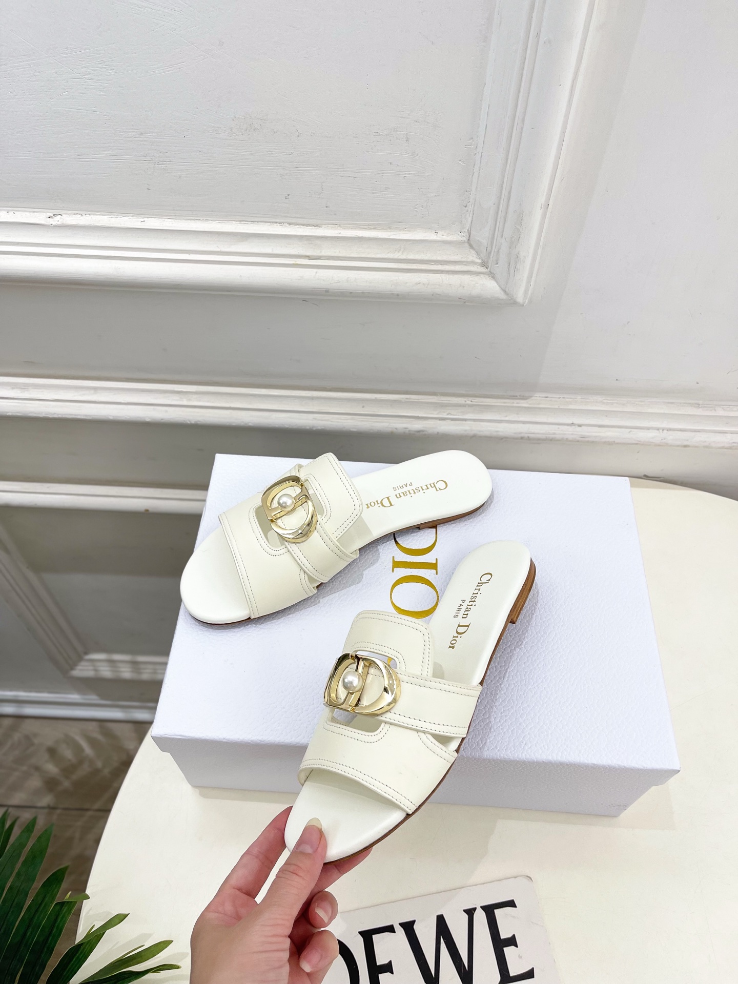 Dior | 迪奥 26𝐬𝐬 🧡💚2026春夏新品 顶级版本⚠️专柜主打新款 经典CD珍珠扣平底 粗跟拖