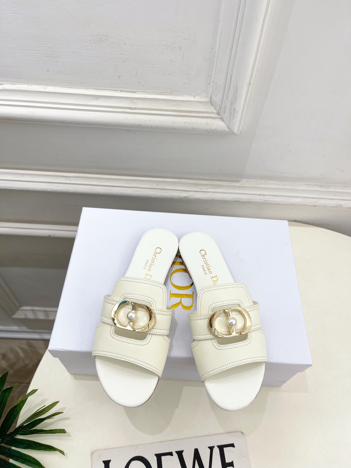 Dior | 迪奥 26𝐬𝐬 🧡💚2026春夏新品 顶级版本⚠️专柜主打新款 经典CD珍珠扣平底 粗跟拖