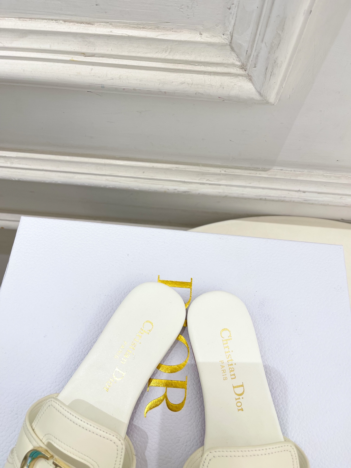 Dior | 迪奥 26𝐬𝐬 🧡💚2026春夏新品 顶级版本⚠️专柜主打新款 经典CD珍珠扣平底 粗跟拖
