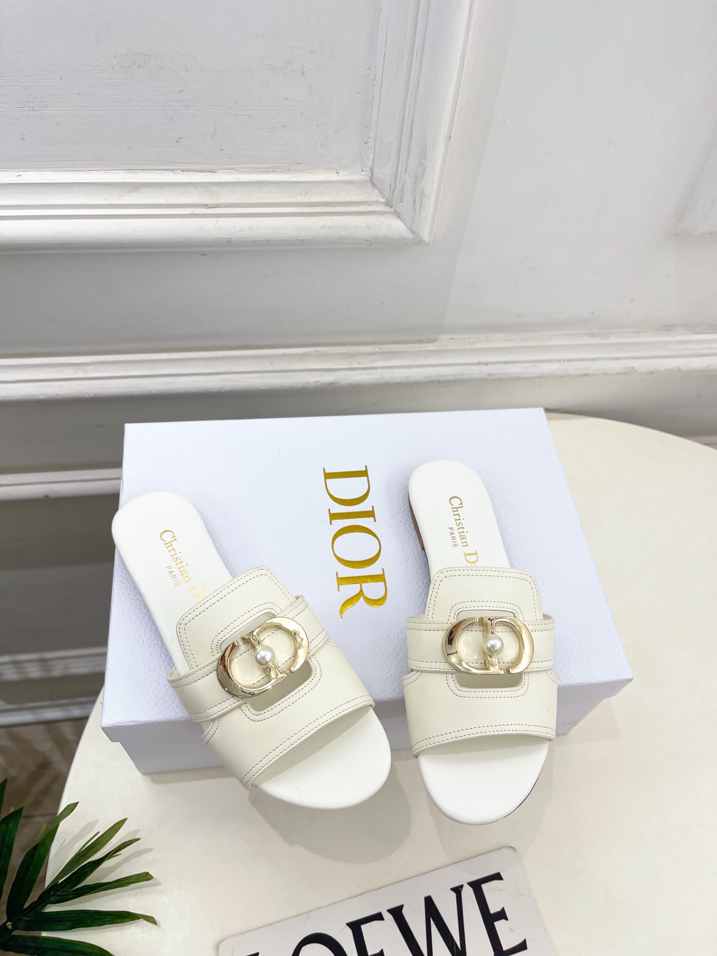 Dior | 迪奥 26𝐬𝐬 🧡💚2026春夏新品 顶级版本⚠️专柜主打新款 经典CD珍珠扣平底 粗跟拖
