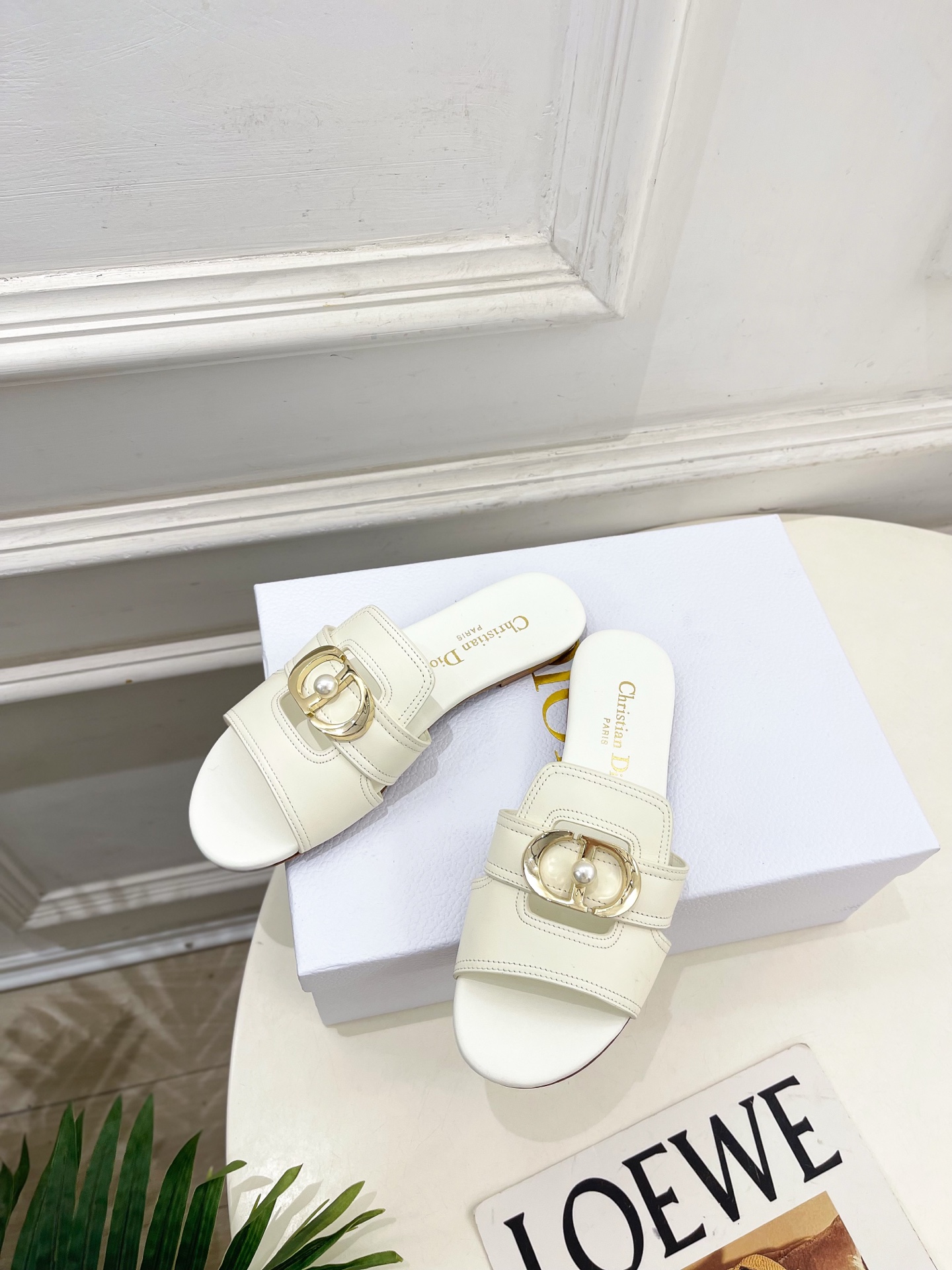 Dior | 迪奥 26𝐬𝐬 🧡💚2026春夏新品 顶级版本⚠️专柜主打新款 经典CD珍珠扣平底 粗跟拖