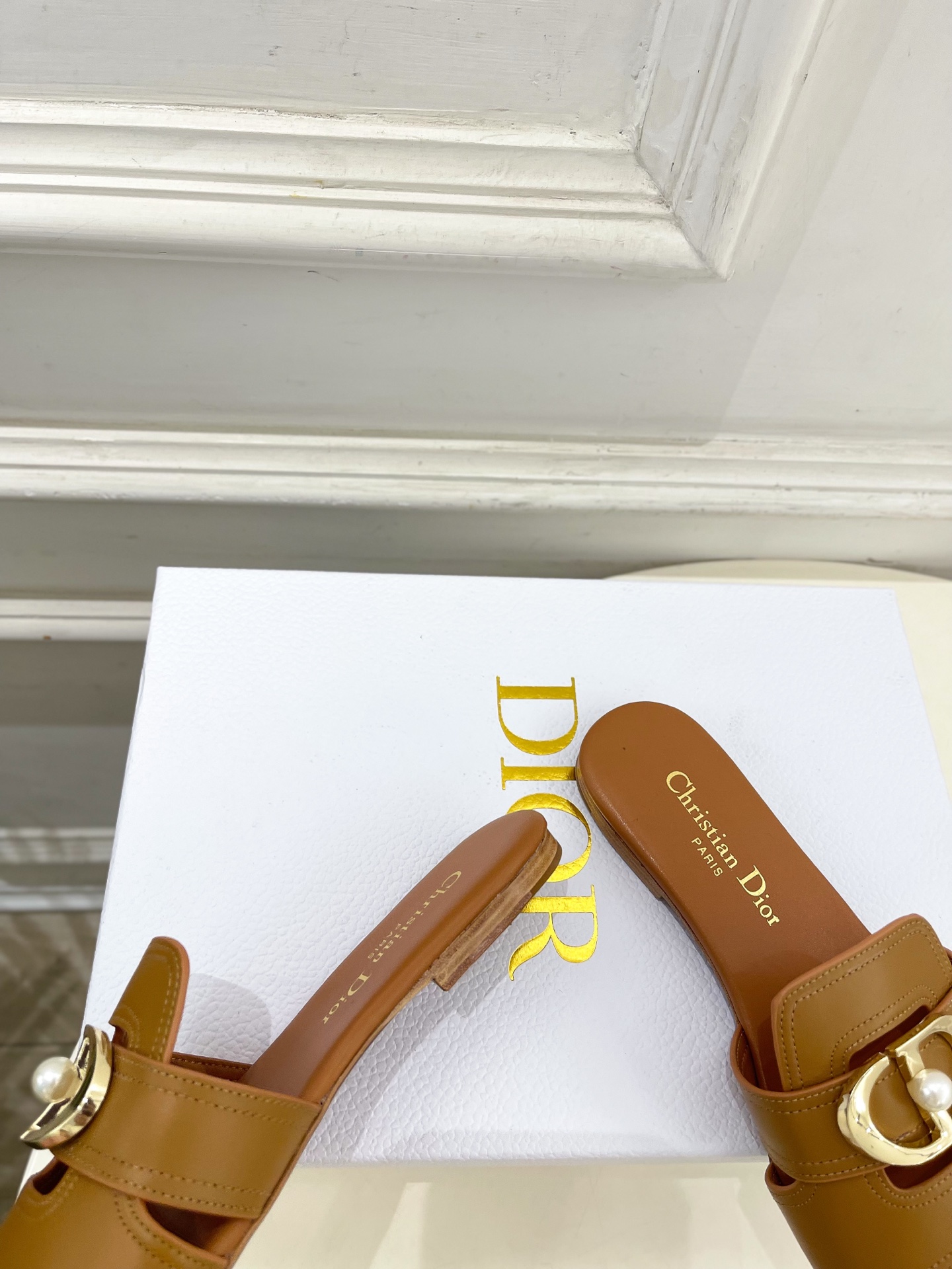 Dior | 迪奥 26𝐬𝐬 🧡💚2026春夏新品 顶级版本⚠️专柜主打新款 经典CD珍珠扣平底 粗跟拖
