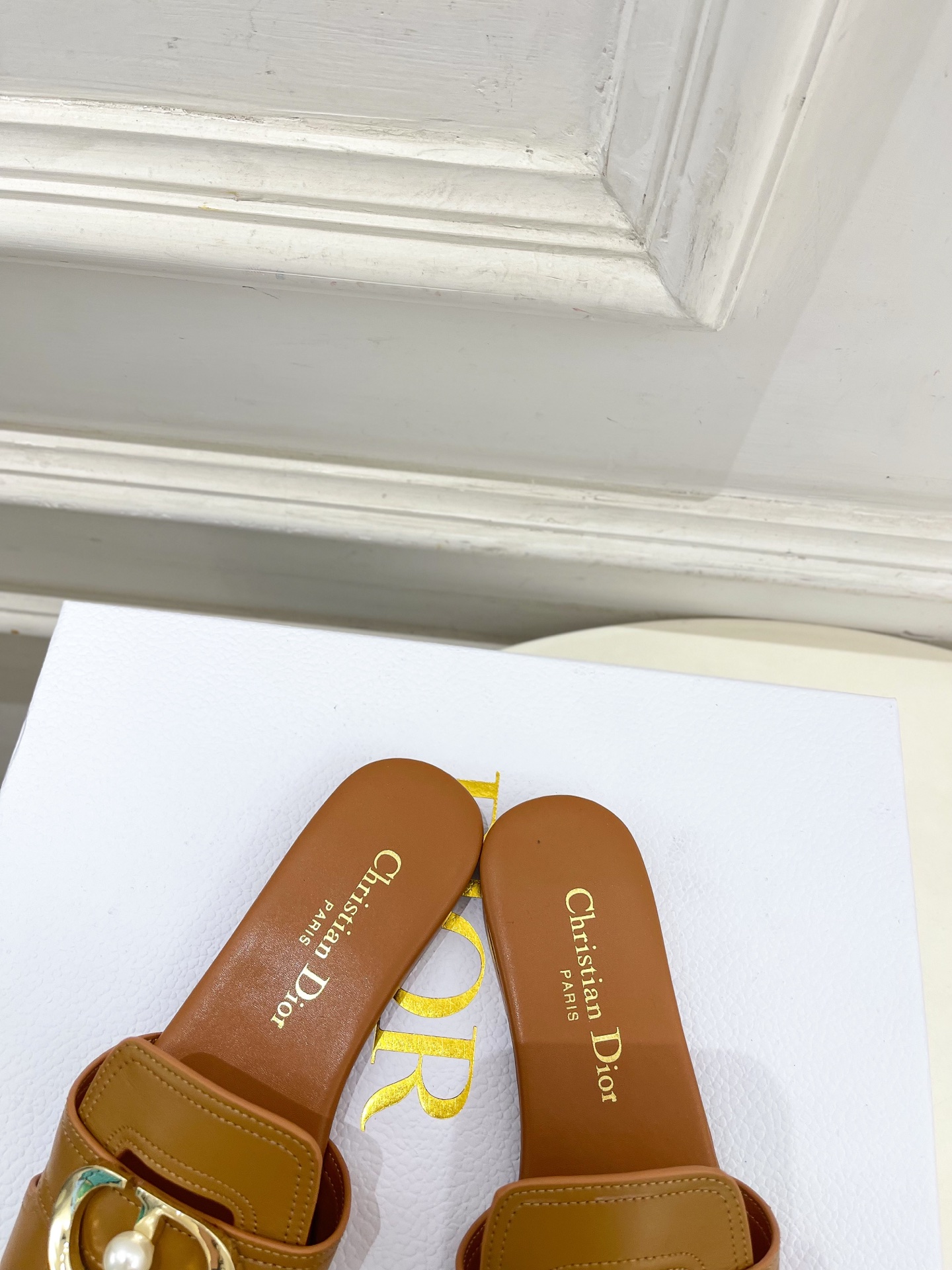 Dior | 迪奥 26𝐬𝐬 🧡💚2026春夏新品 顶级版本⚠️专柜主打新款 经典CD珍珠扣平底 粗跟拖