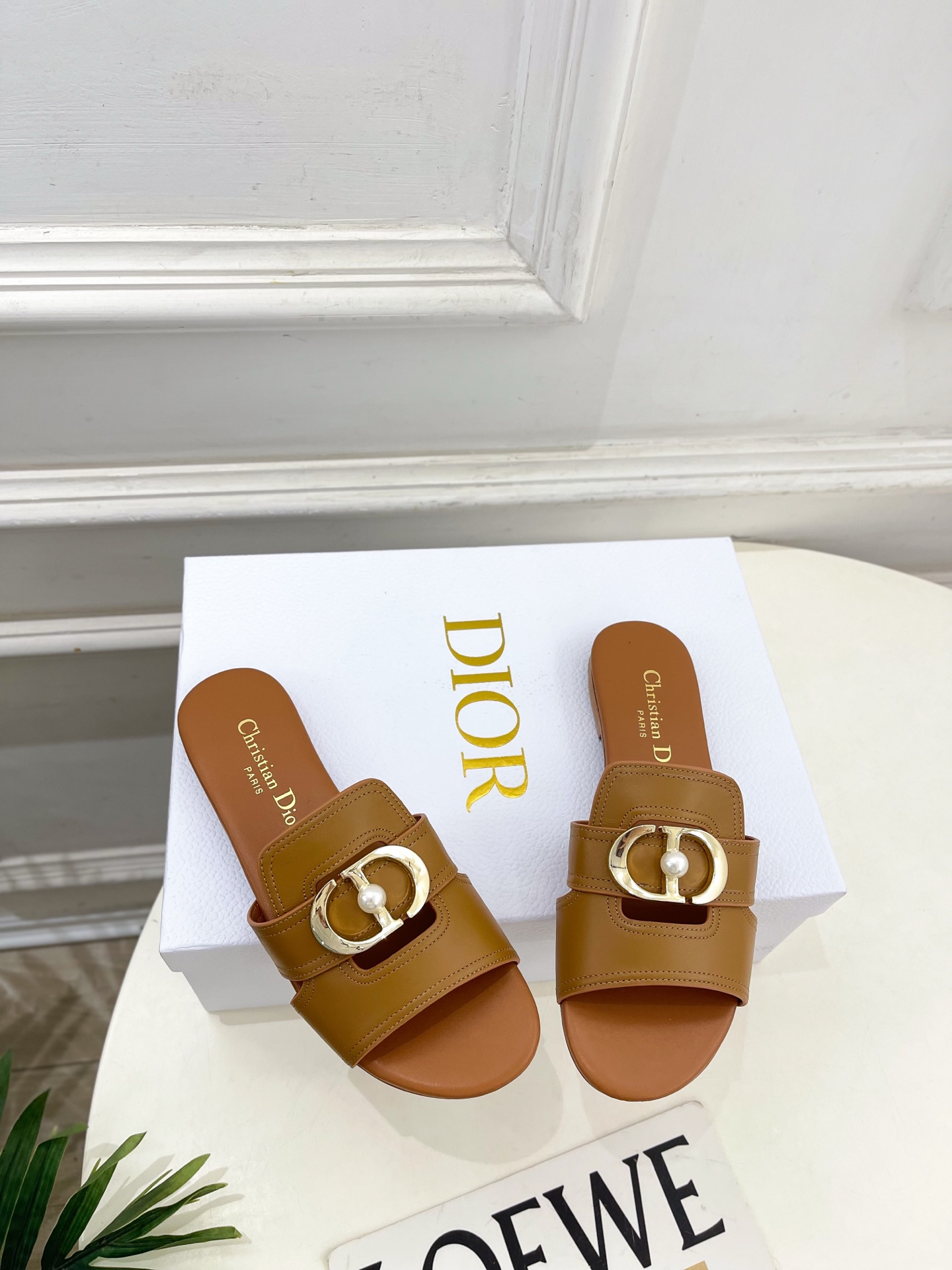 Dior | 迪奥 26𝐬𝐬 🧡💚2026春夏新品 顶级版本⚠️专柜主打新款 经典CD珍珠扣平底 粗跟拖