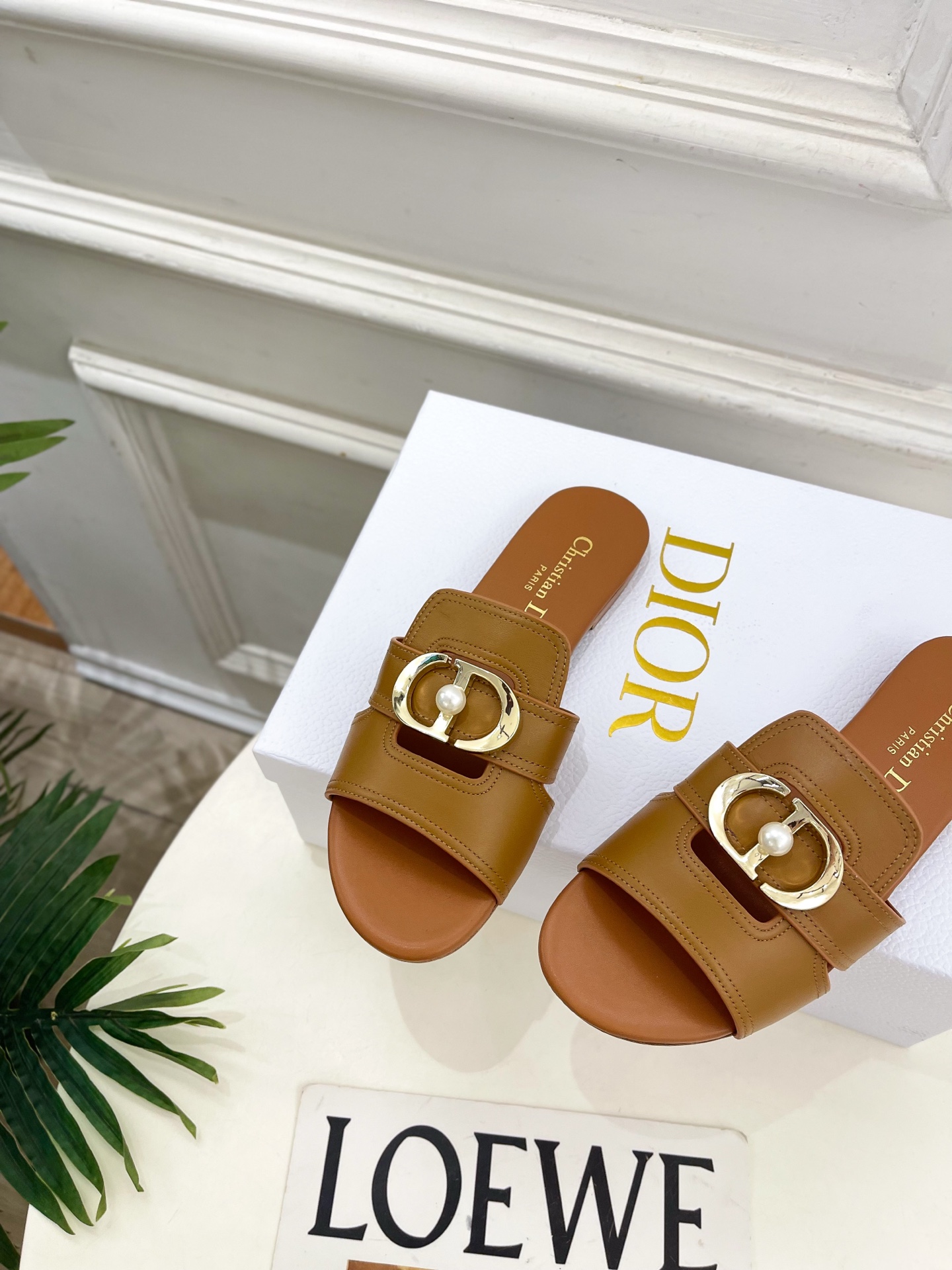 Dior | 迪奥 26𝐬𝐬 🧡💚2026春夏新品 顶级版本⚠️专柜主打新款 经典CD珍珠扣平底 粗跟拖
