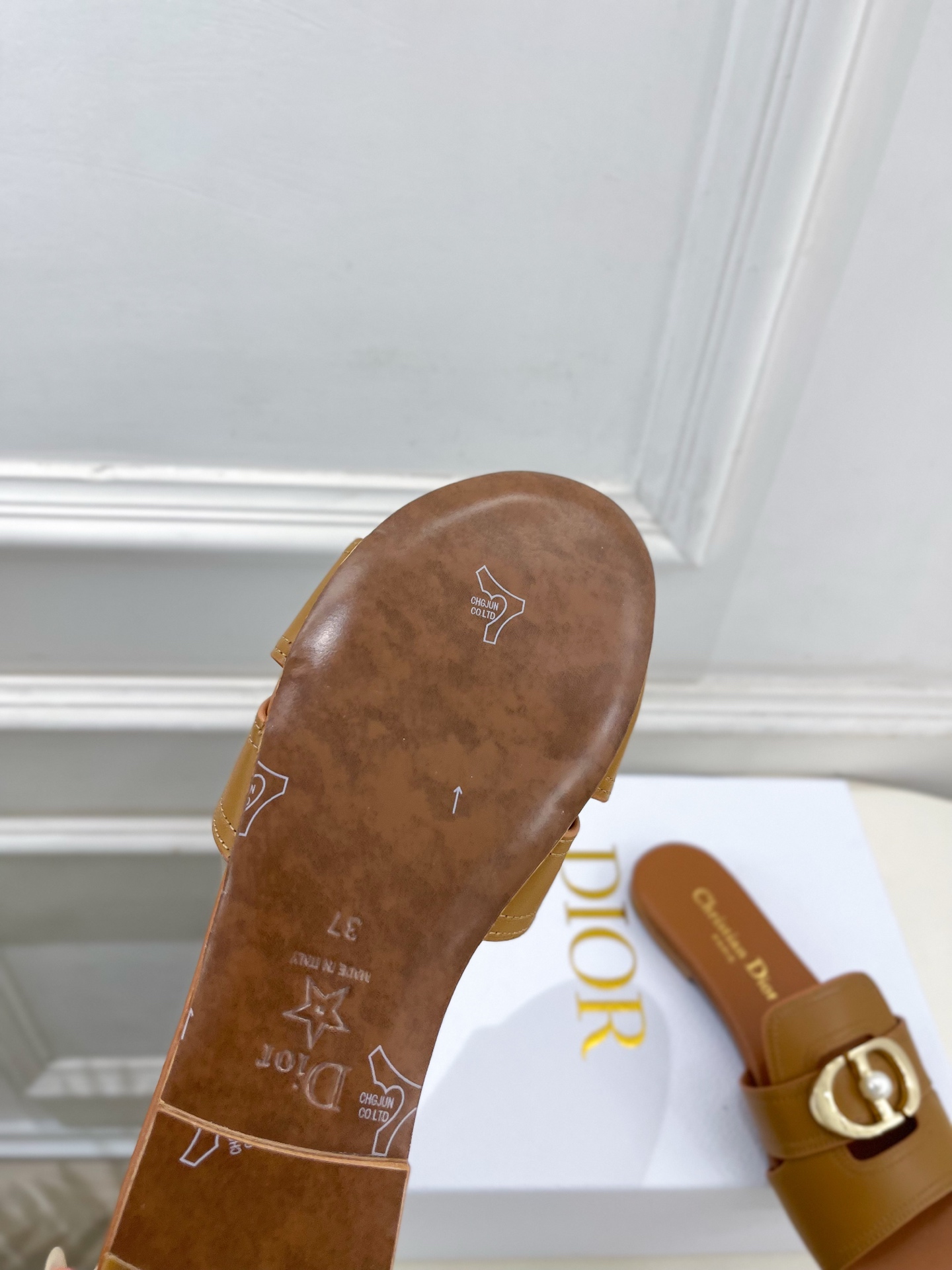 Dior | 迪奥 26𝐬𝐬 🧡💚2026春夏新品 顶级版本⚠️专柜主打新款 经典CD珍珠扣平底 粗跟拖