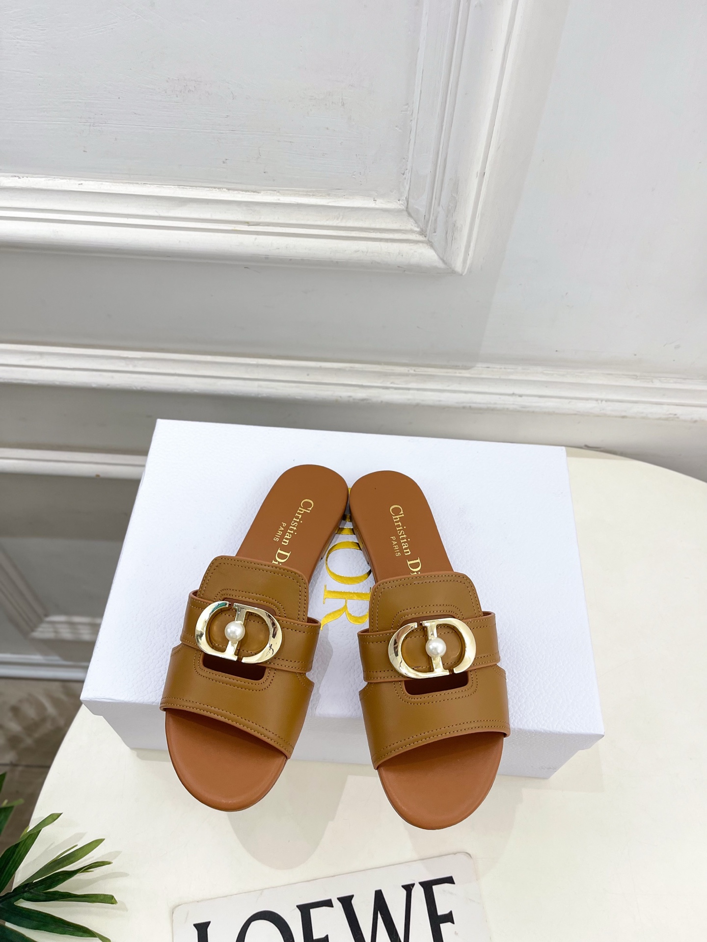 Dior | 迪奥 26𝐬𝐬 🧡💚2026春夏新品 顶级版本⚠️专柜主打新款 经典CD珍珠扣平底 粗跟拖