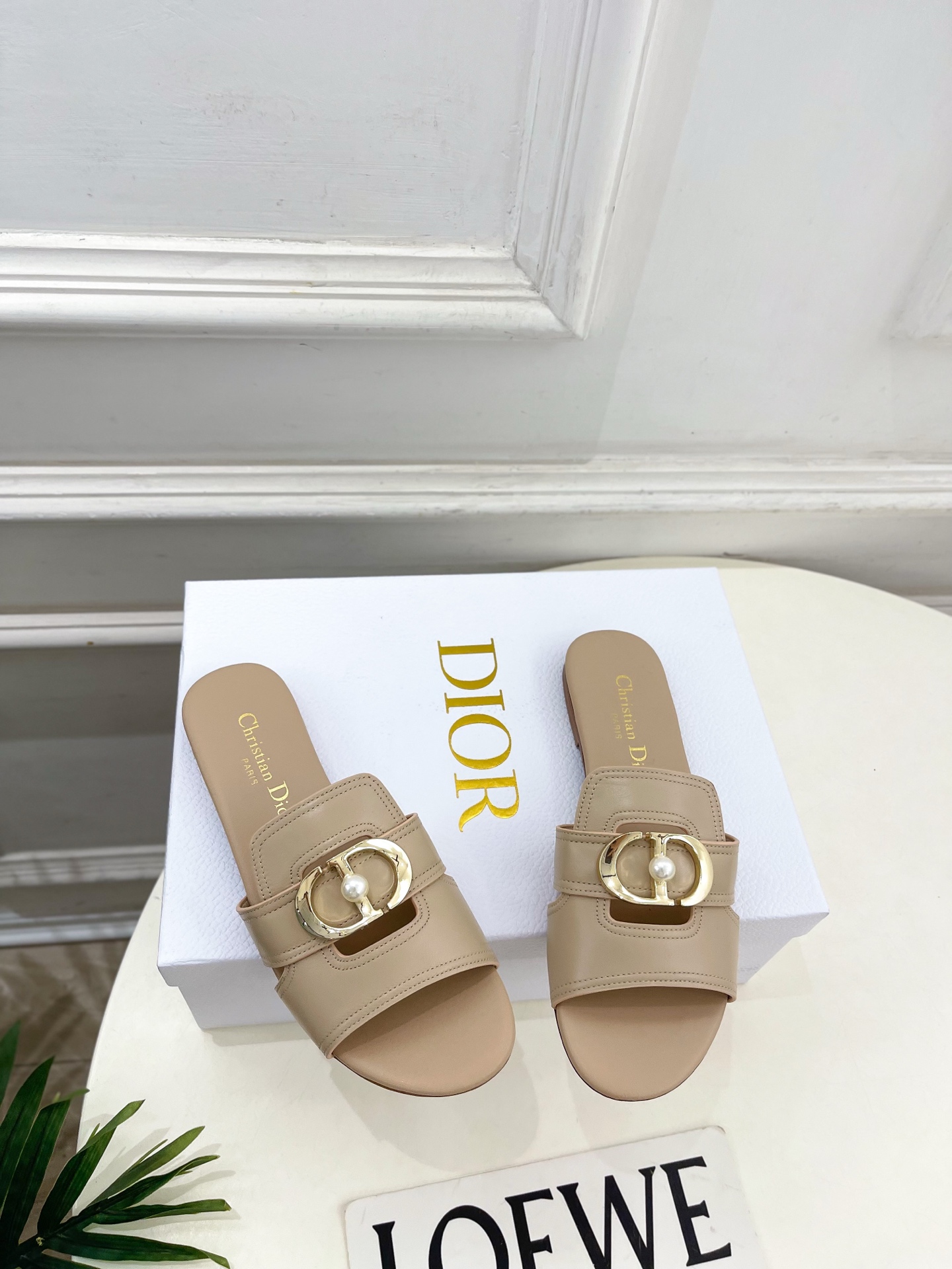 Dior | 迪奥 26𝐬𝐬 🧡💚2026春夏新品 顶级版本⚠️专柜主打新款 经典CD珍珠扣平底 粗跟拖