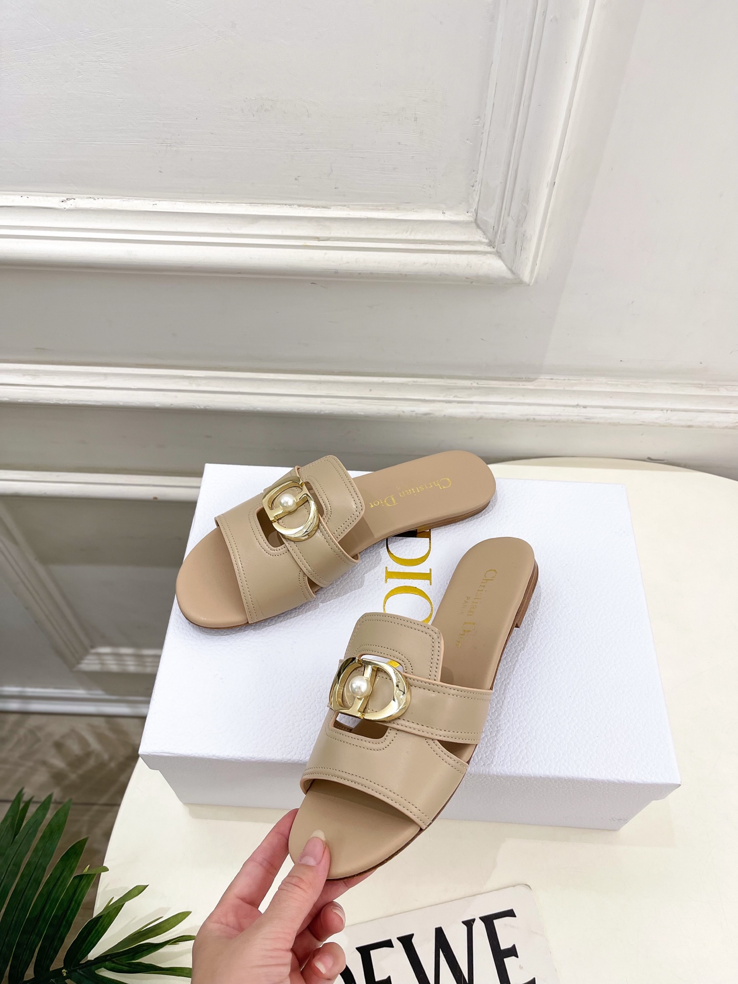Dior | 迪奥 26𝐬𝐬 🧡💚2026春夏新品 顶级版本⚠️专柜主打新款 经典CD珍珠扣平底 粗跟拖
