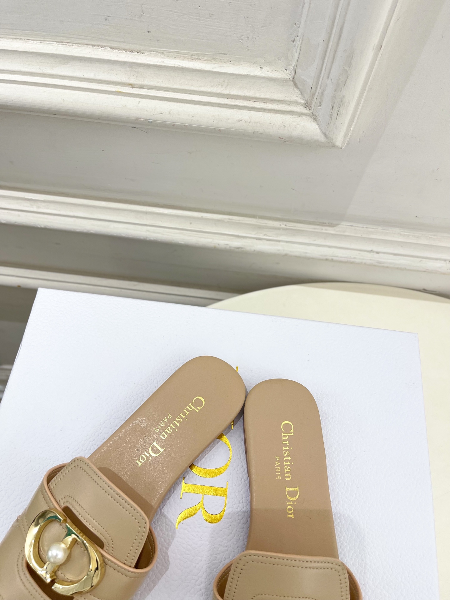 Dior | 迪奥 26𝐬𝐬 🧡💚2026春夏新品 顶级版本⚠️专柜主打新款 经典CD珍珠扣平底 粗跟拖