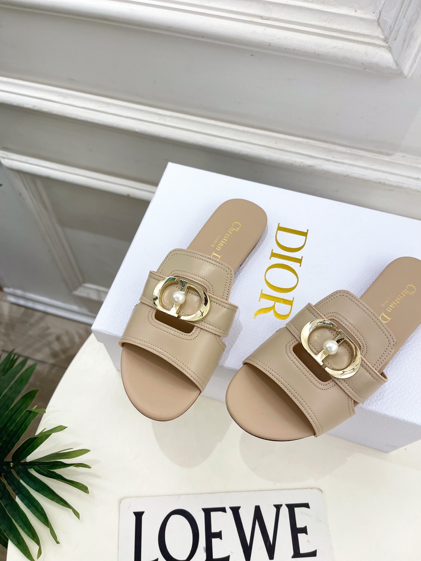 Dior | 迪奥 26𝐬𝐬 🧡💚2026春夏新品 顶级版本⚠️专柜主打新款 经典CD珍珠扣平底 粗跟拖