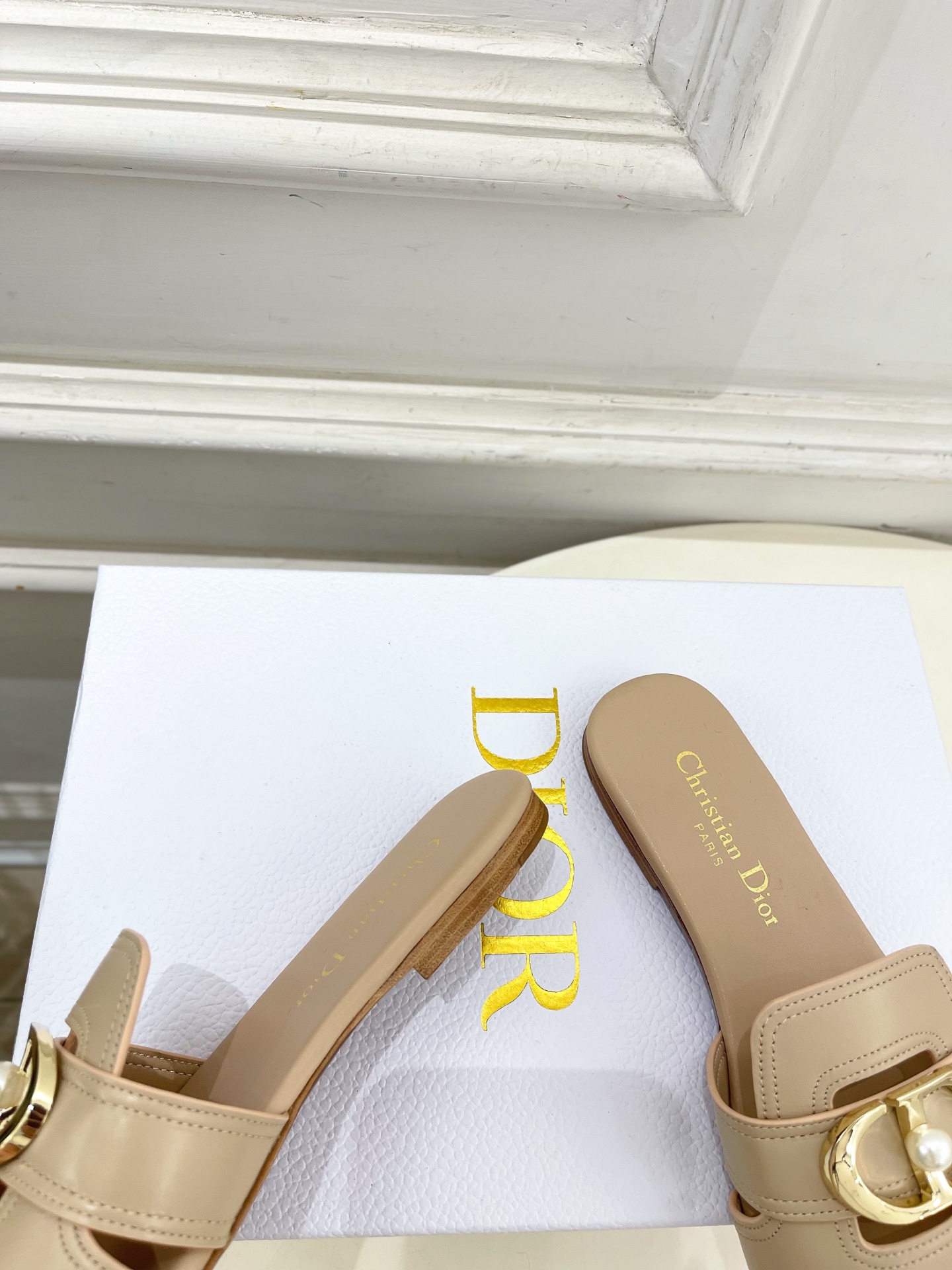 Dior | 迪奥 26𝐬𝐬 🧡💚2026春夏新品 顶级版本⚠️专柜主打新款 经典CD珍珠扣平底 粗跟拖