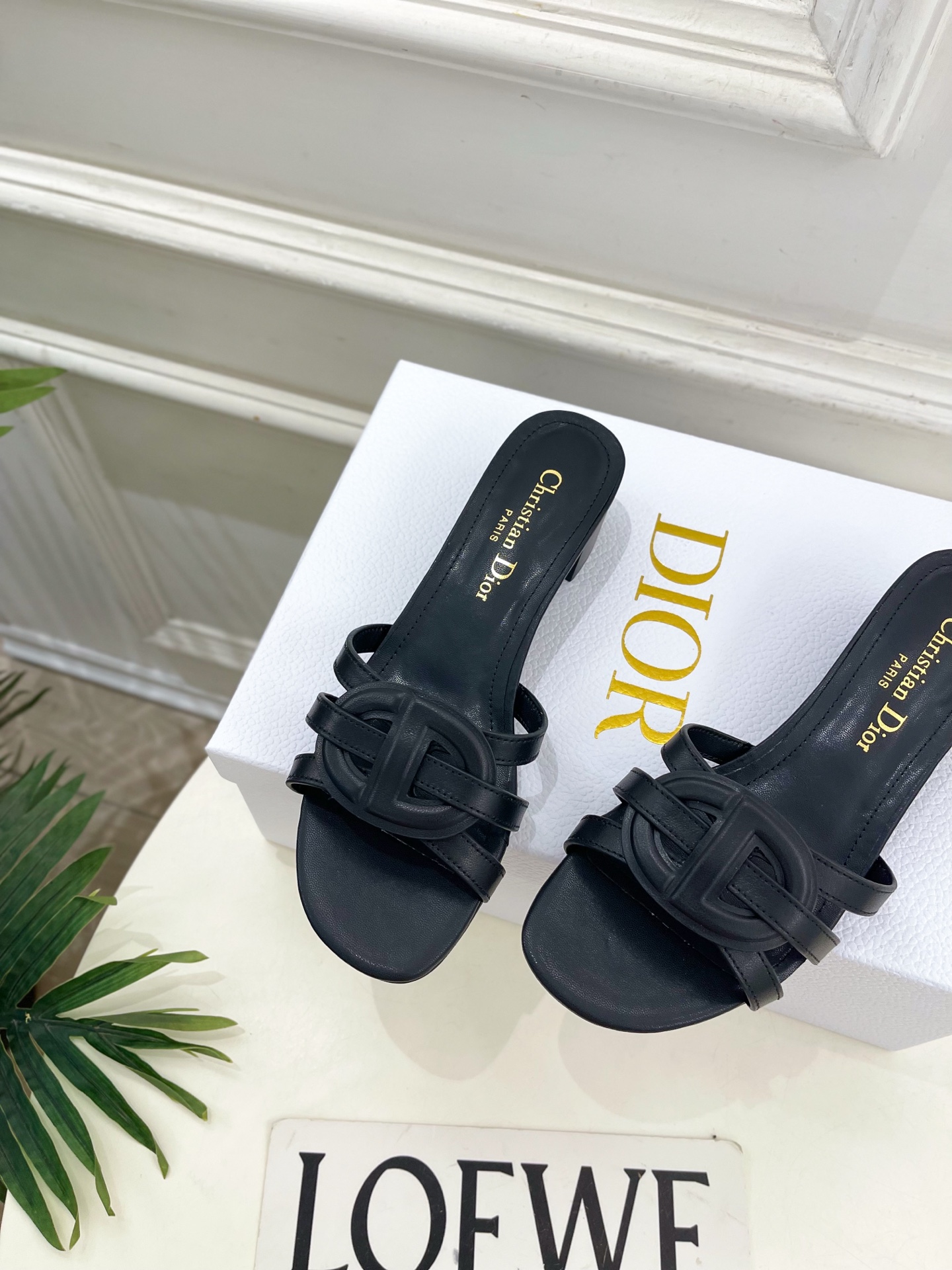 Dior | 迪奥 26𝐬𝐬 🧡💚2026春夏新品 顶级版本⚠️专柜主打新款 经典CD镂空交叉带平底 粗