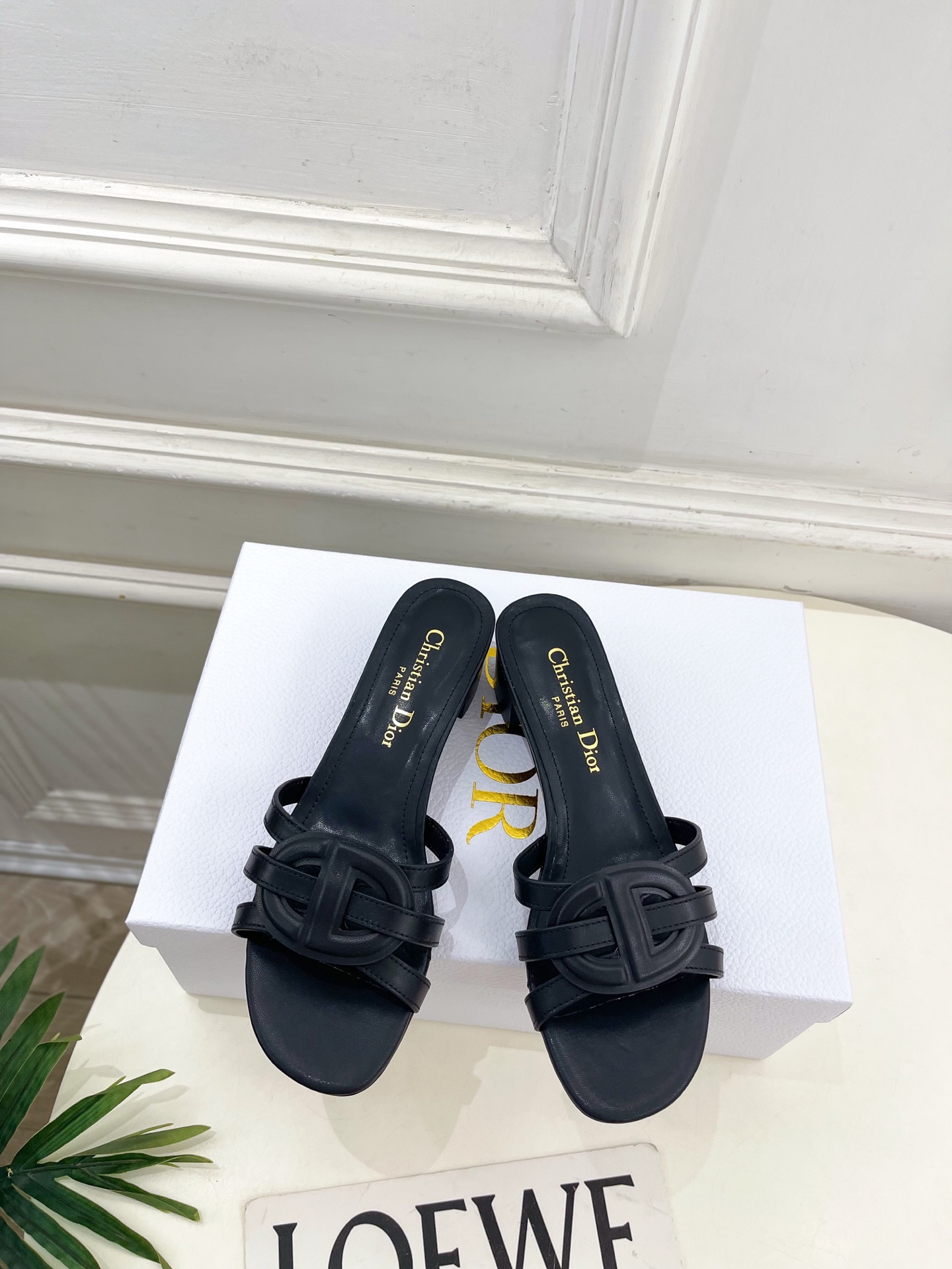 Dior | 迪奥 26𝐬𝐬 🧡💚2026春夏新品 顶级版本⚠️专柜主打新款 经典CD镂空交叉带平底 粗