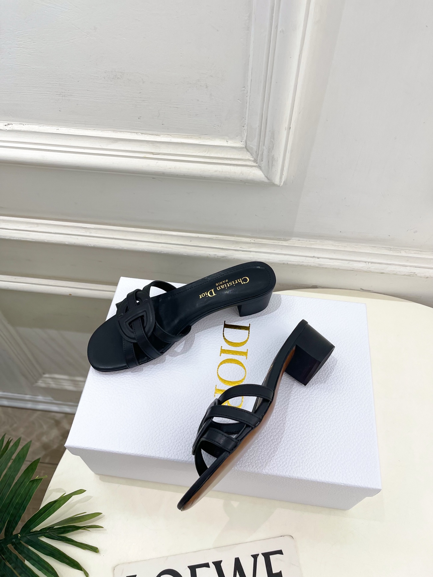 Dior | 迪奥 26𝐬𝐬 🧡💚2026春夏新品 顶级版本⚠️专柜主打新款 经典CD镂空交叉带平底 粗